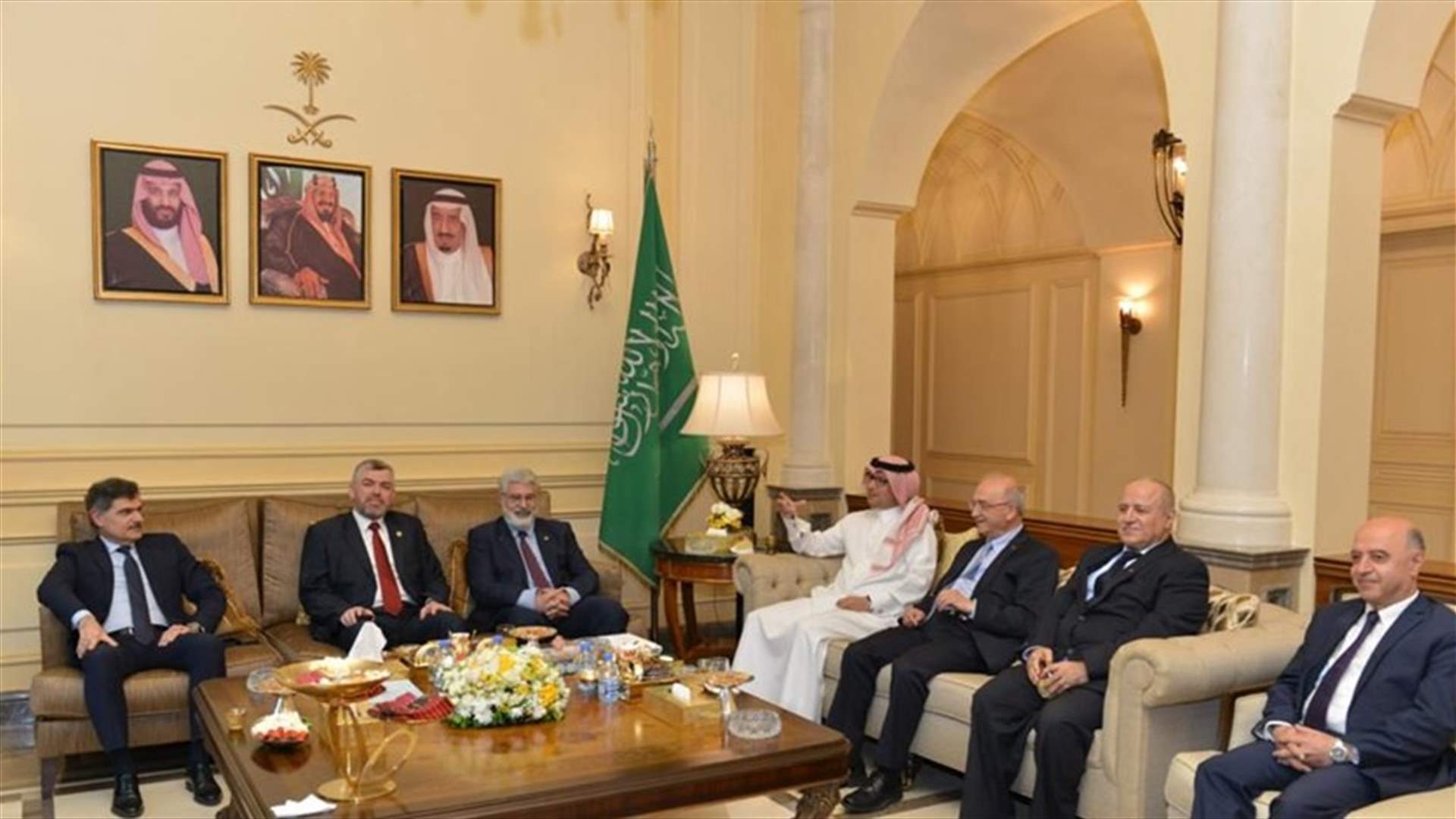 بخاري يقيم مأدبة عشاء على شرف رؤساء الجامعات في لبنان
