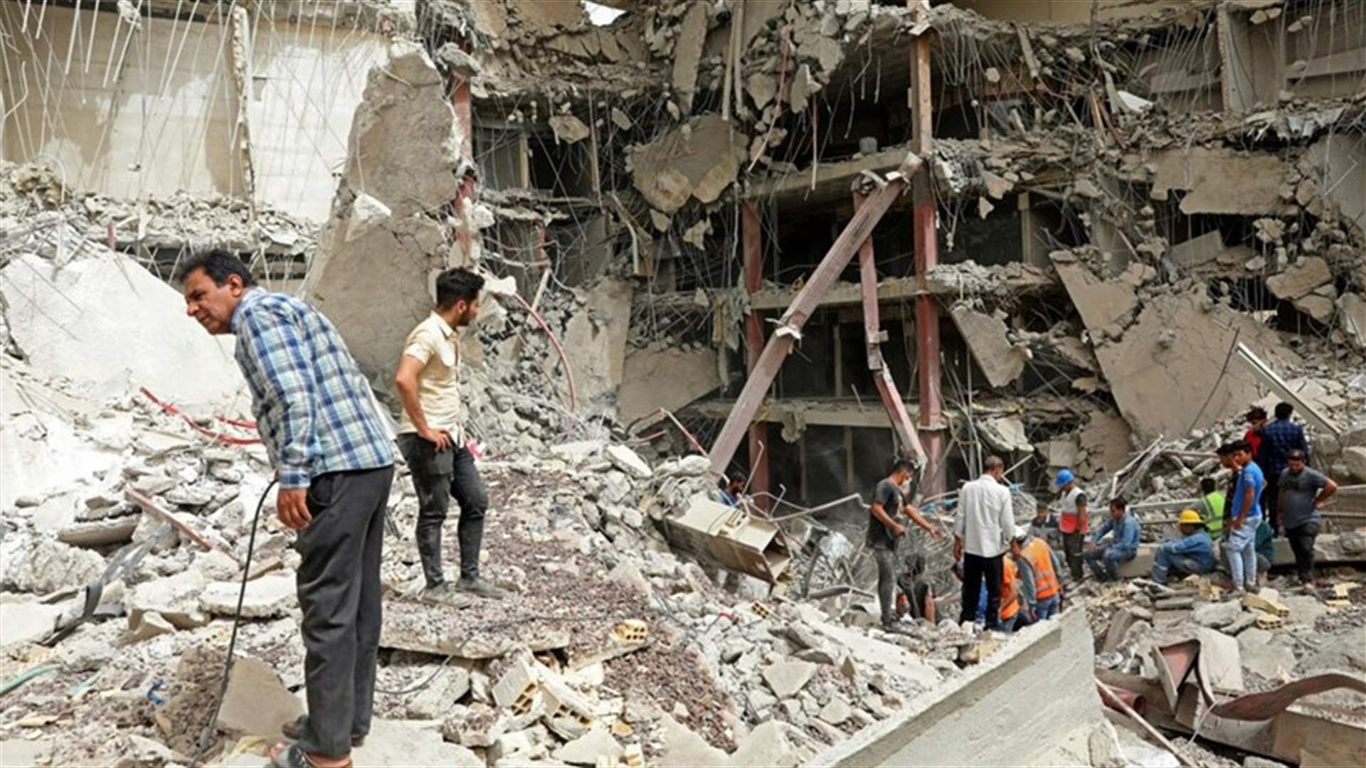 بعد انهيار مبنى... تفريق تظاهرة بالغاز المسيل للدموع في إيران