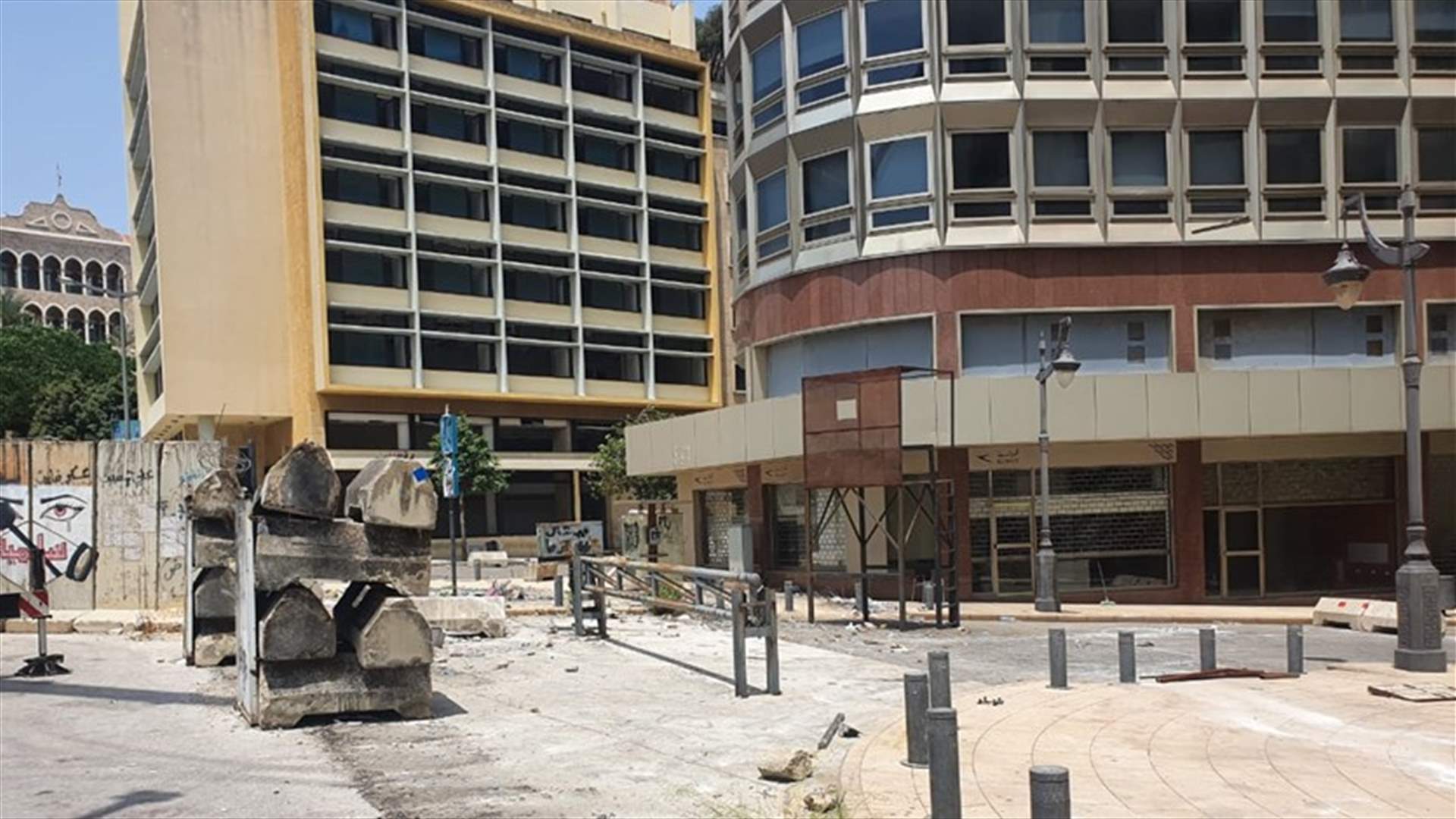 صور تظهر رفع الإجراءات والبلوكات عن محيط المجلس النيابي....