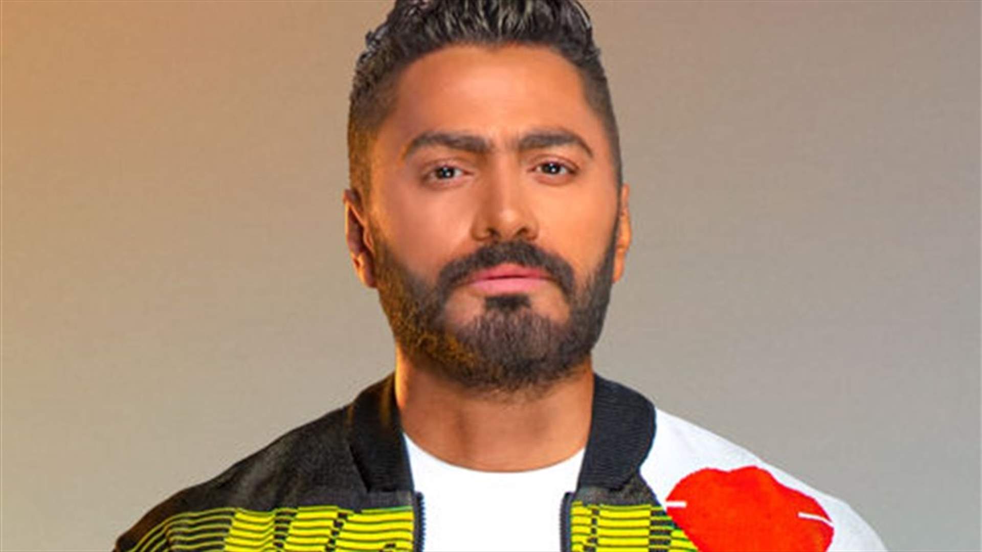 تامر حسني يقتحم حفل زفاف ويفاجئ العروس... إتفق مع العريس (فيديو)