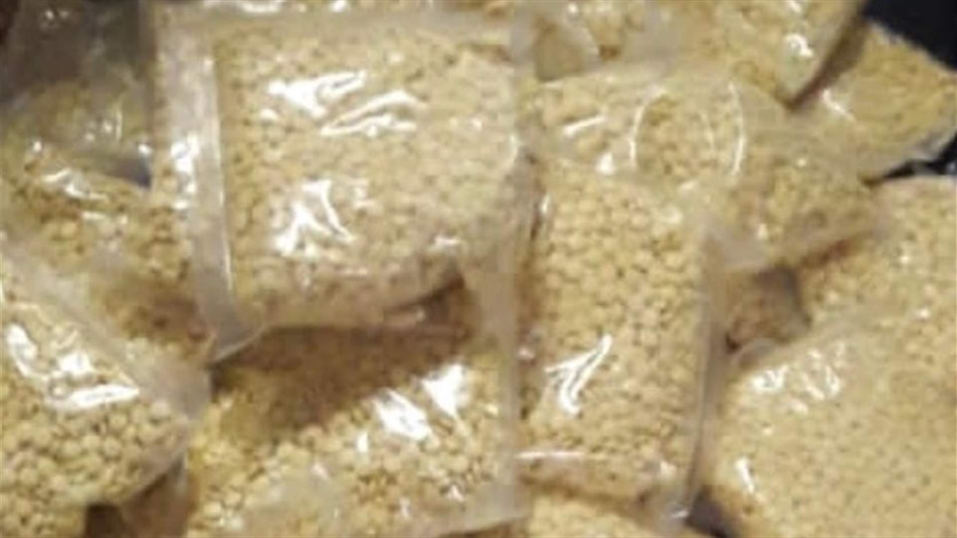 معلومات للـLBCI : توقيف ثلاثة اشخاص في منطقة ادونيس من جنسيات عربية وهم فتاة من الجنسية الاردنية وفتاة وشقيقها من الجنسية العراقية على خلفية الاشتباه بهم في قضية توقيف السعودي وضبط ١٨،٣ كيلو غرام من حبوب الكبتاغون بحوزته في المطار