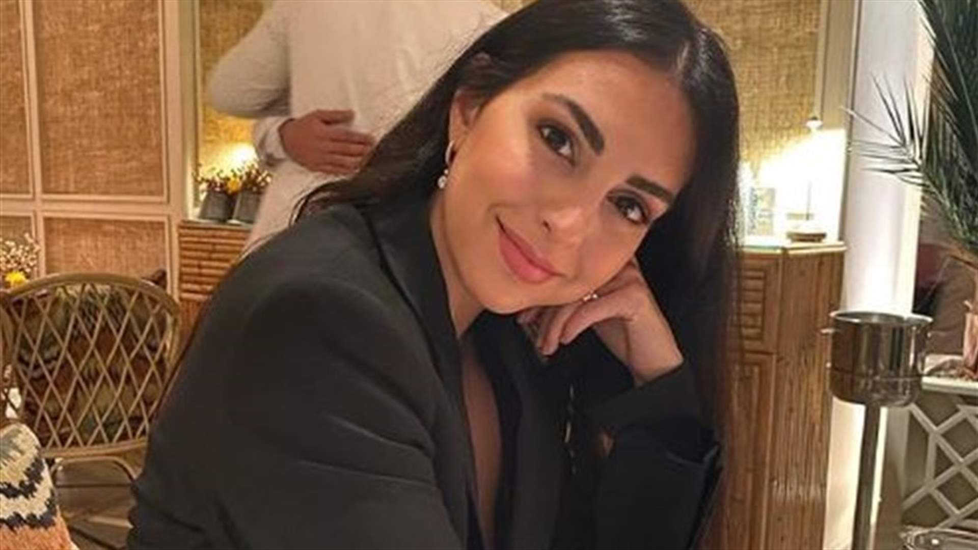 فاليري أبو شقرا مع ابنتيها التوأم في أجدد صورة... لا يمكن التمييز بينهما