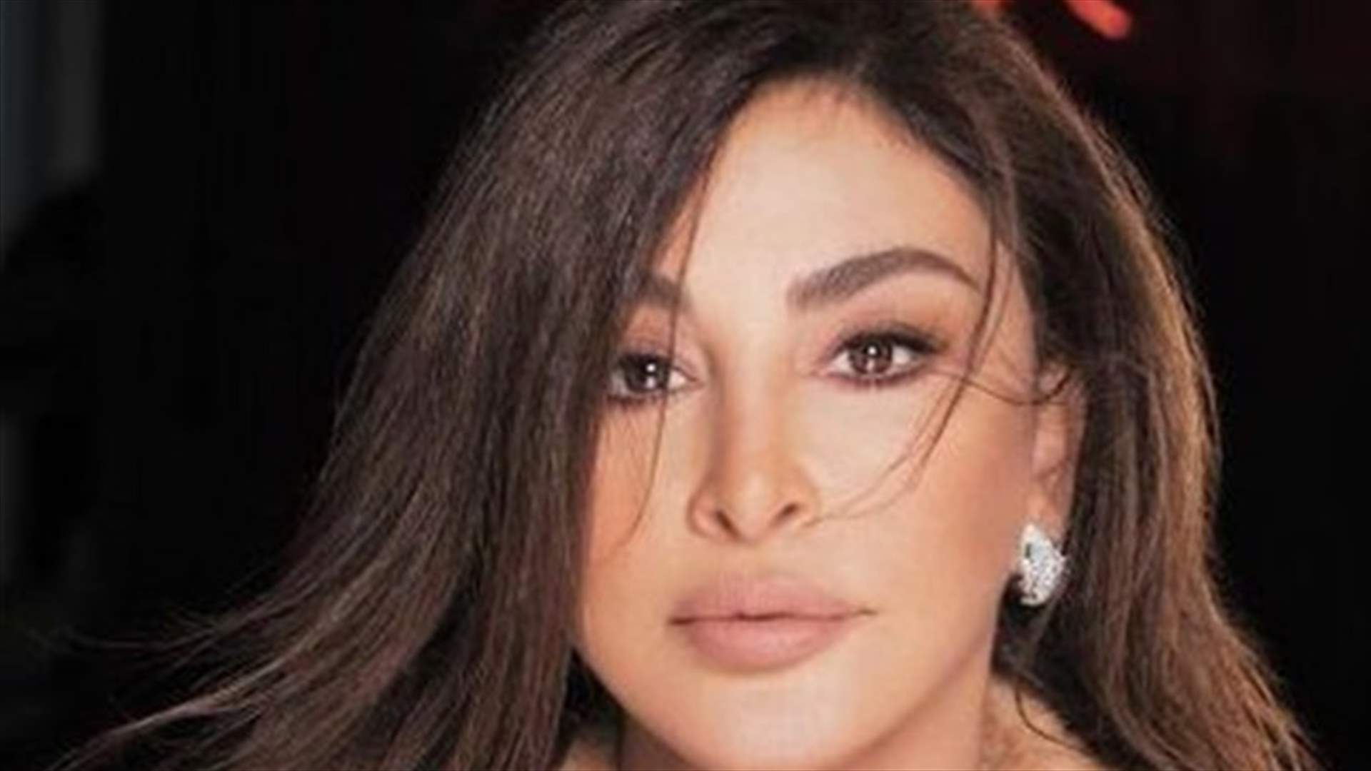 اليسا في موقف عفوي أثناء القاء كلمتها... أخطأت بين لفظ &quot;البطالة&quot; و&quot;البطاطا&quot; (فيديو)