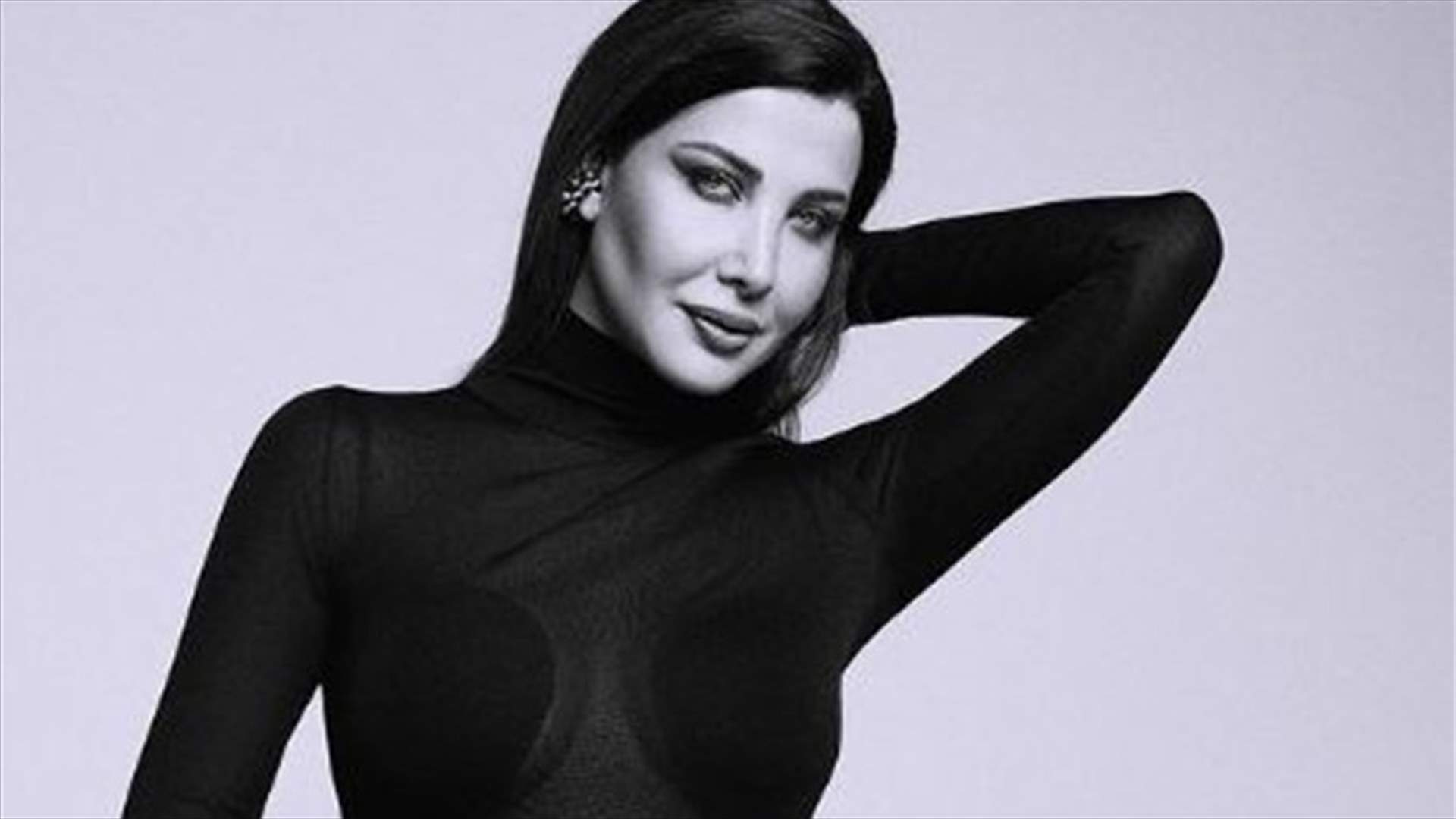 نانسي عجرم في إطلالة أنثوية... فستانها الشفاف وُصف بالجريء! (صور)