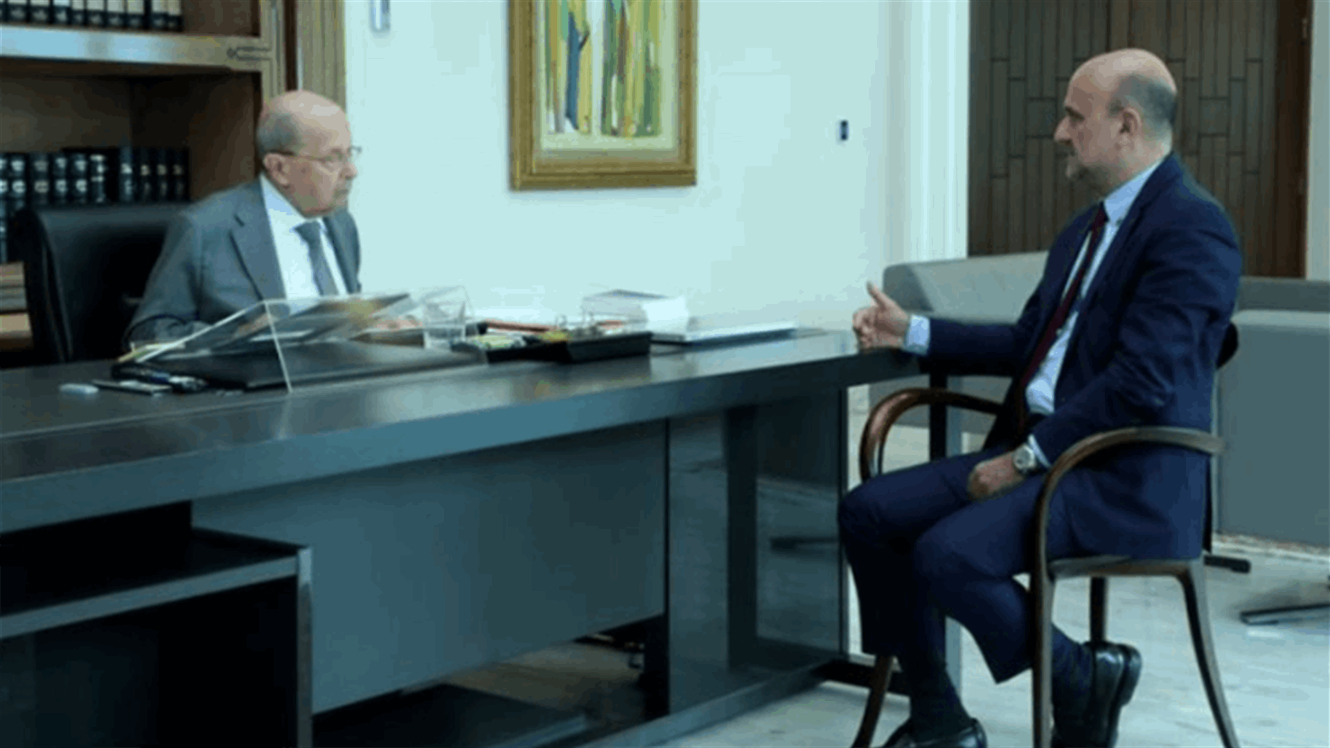 عون بحث مع أبي رميا في التطورات ومنح منى كنعان وسام الإستحقاق الفضي تقديرًا لعطاءاتها