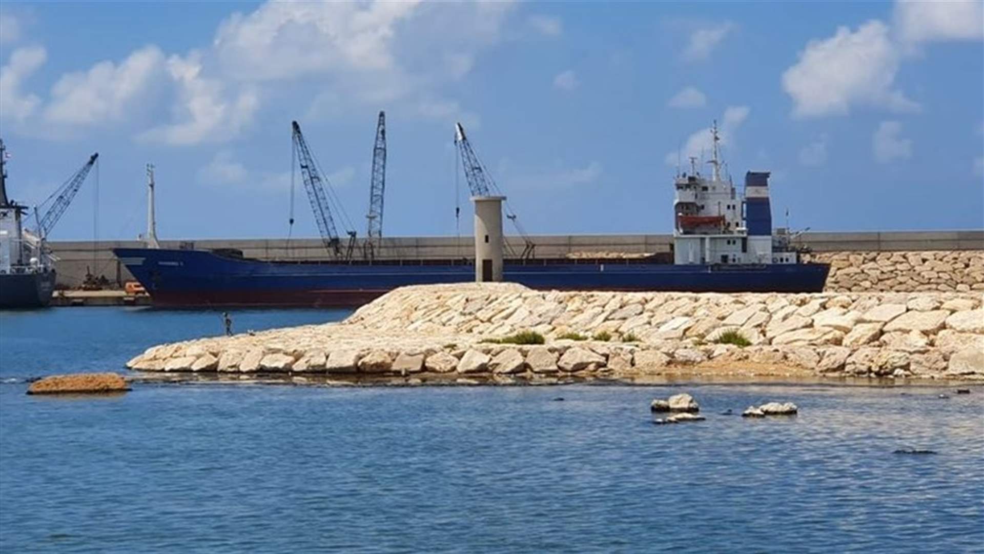 إنتشال جثة من البحر بالقرب من مرفأ صيدا الجديد
