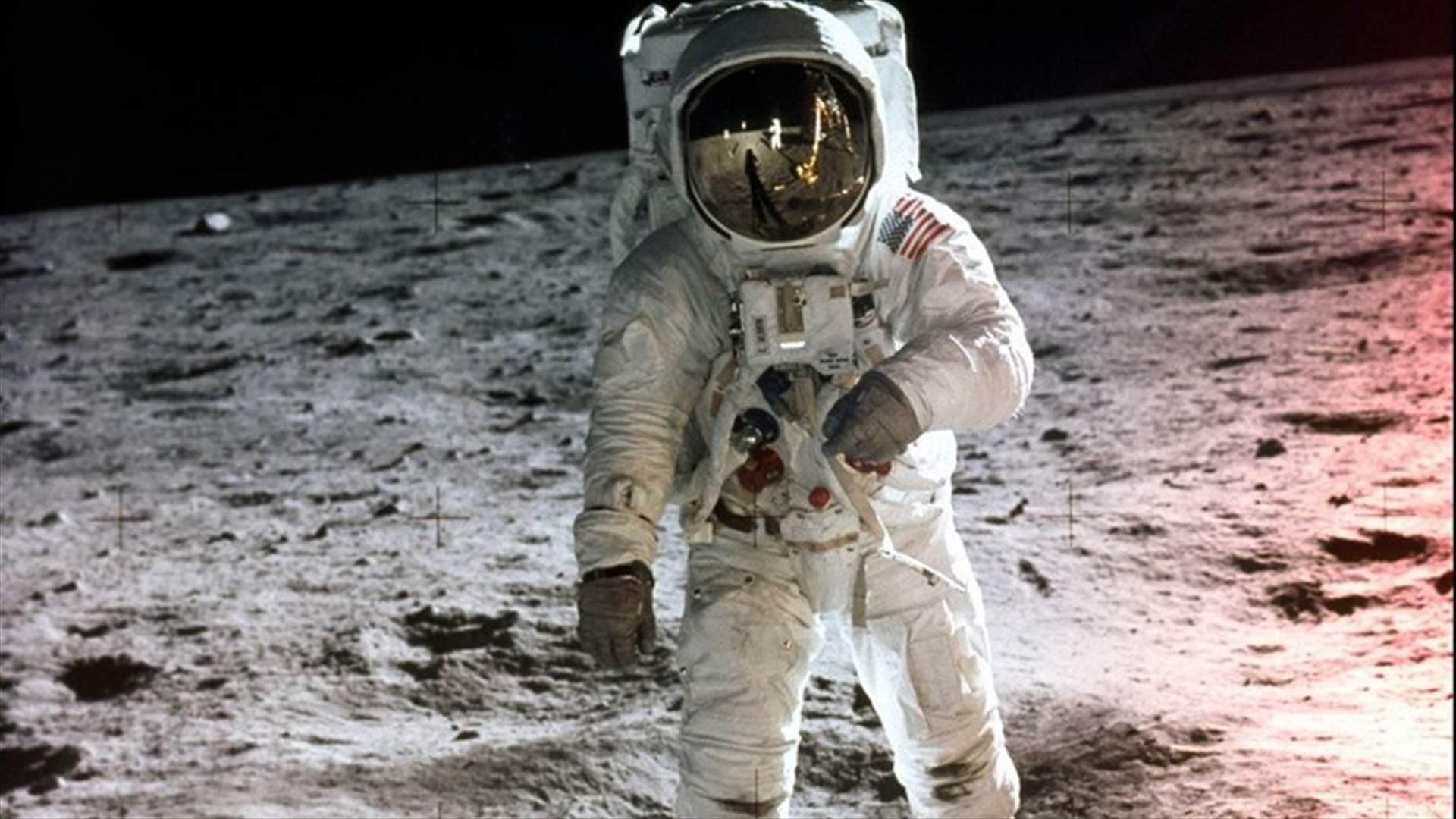 ناسا تعلن: شركتان ستصنعان بزات يرتديها رواد الفضاء مستقبلاً على القمر