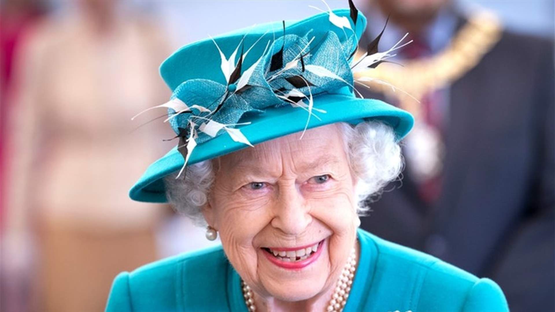 Thousands gather to salute Queen Elizabeth as Platinum Jubilee celebrations begin