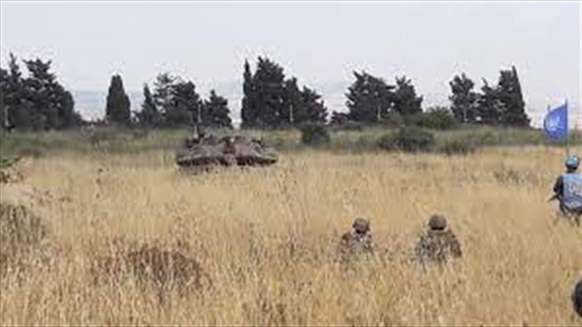 Israeli army crosses technical fence at the Mays Al-Jabal border