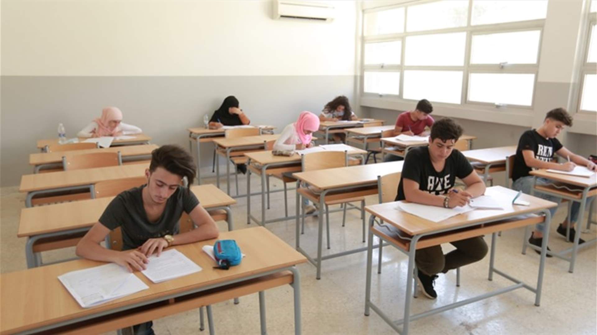 لجنة متعاقدي الاساسي طالبت بزيادة بدل النقل وتصحيح أوضاعهم