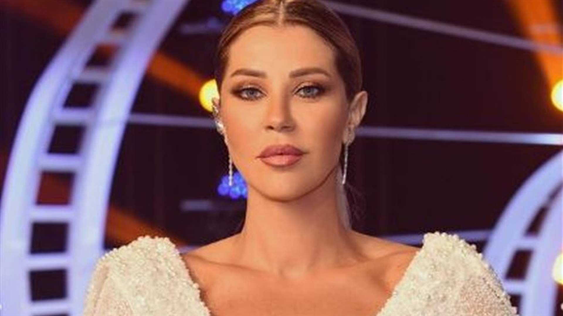 كارلا حداد تحبس الأنفاس بإطلالة ملوكيّة في مهرجان الزمن الجميل (صور)