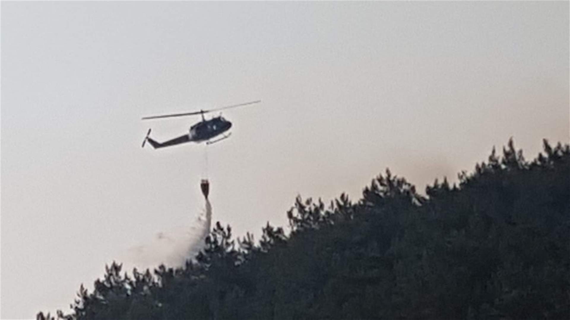 غرفة عمليات وطنية في السرايا لمتابعة حريق بطرماز وطوافات الجيش تعمل على اخماده