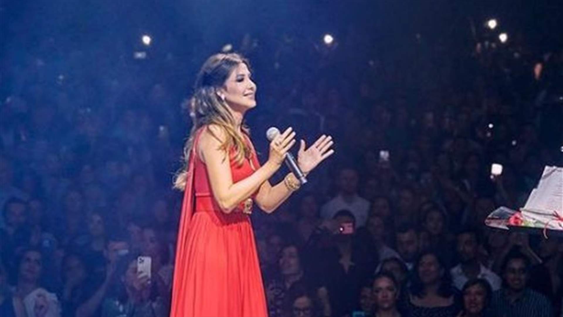 جمهور الأولمبيا يحتفل بعيد ميلاد نانسي عجرم على المسرح (فيديو)