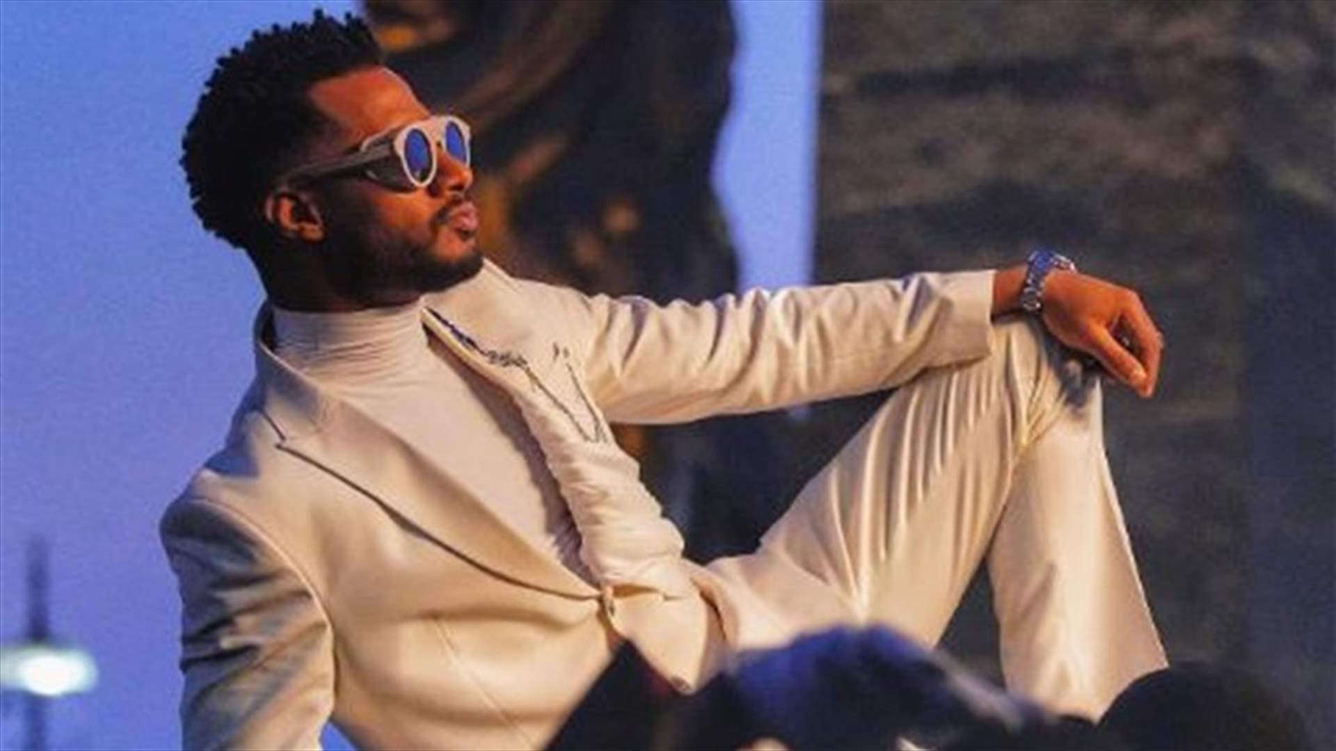 محمد رمضان يستعرض آلاف الدولارات وشقيقه يقوم بعدّها... فيديو أغضب الجمهور!