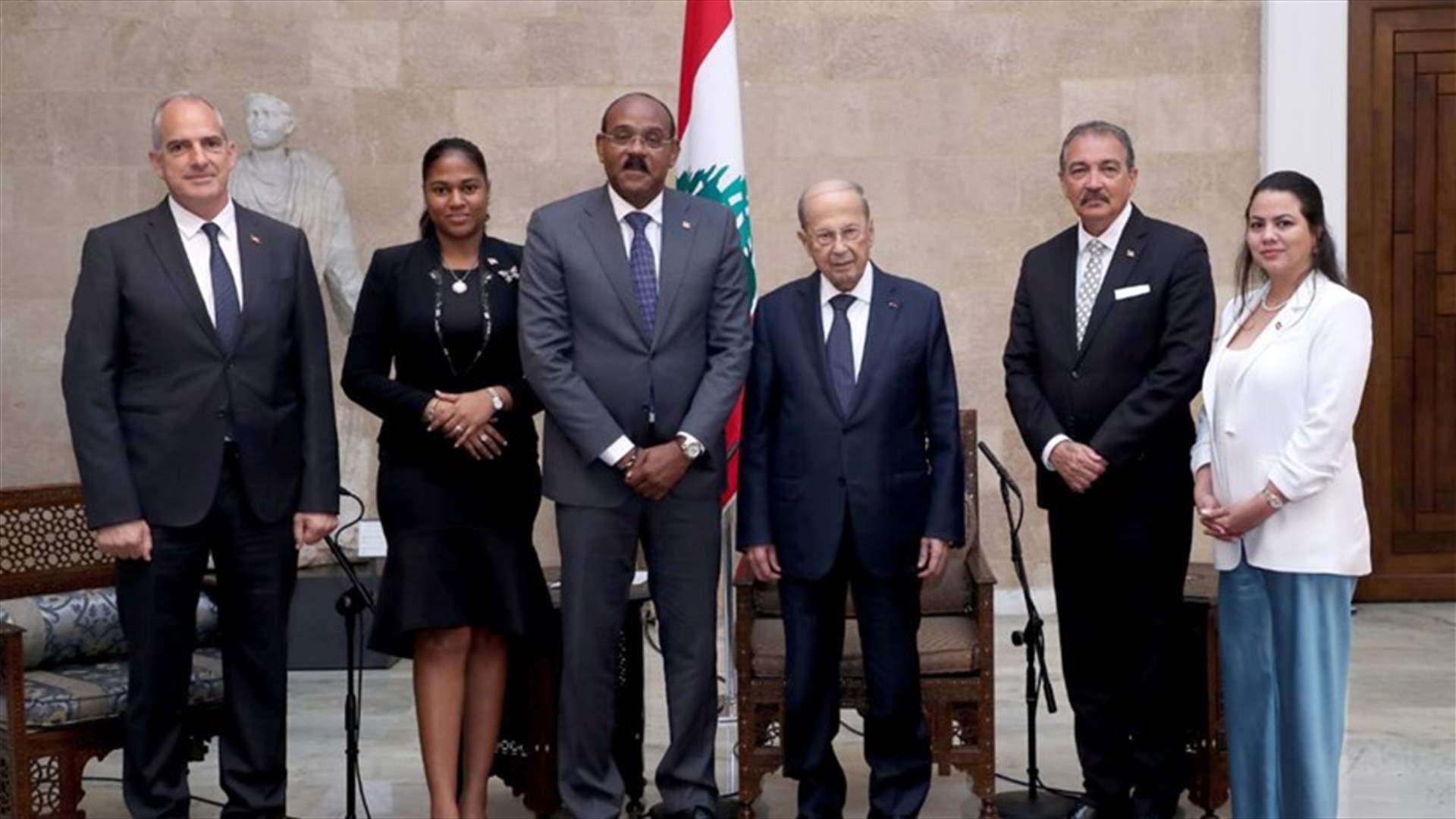 الرئيس عون أكد لرئيس حكومة &quot;أنتيغوا وبربودا&quot; غاستون الفونسو براون ترحيب لبنان بتعزيز العلاقات الثنائية بين البلدين في كافة المجالات
