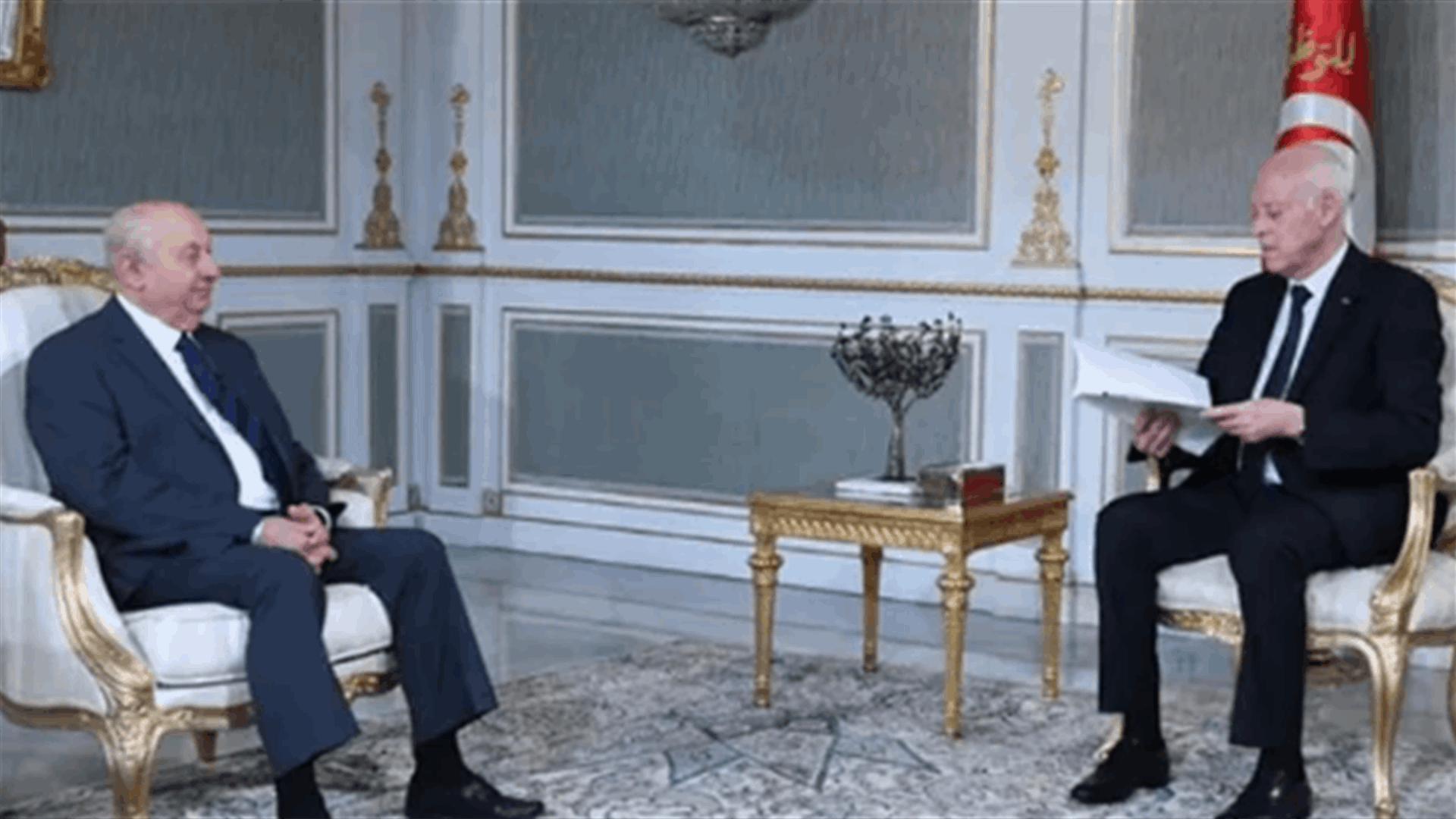 الرئيس التونسي يتسلّم مشروع دستور جديد