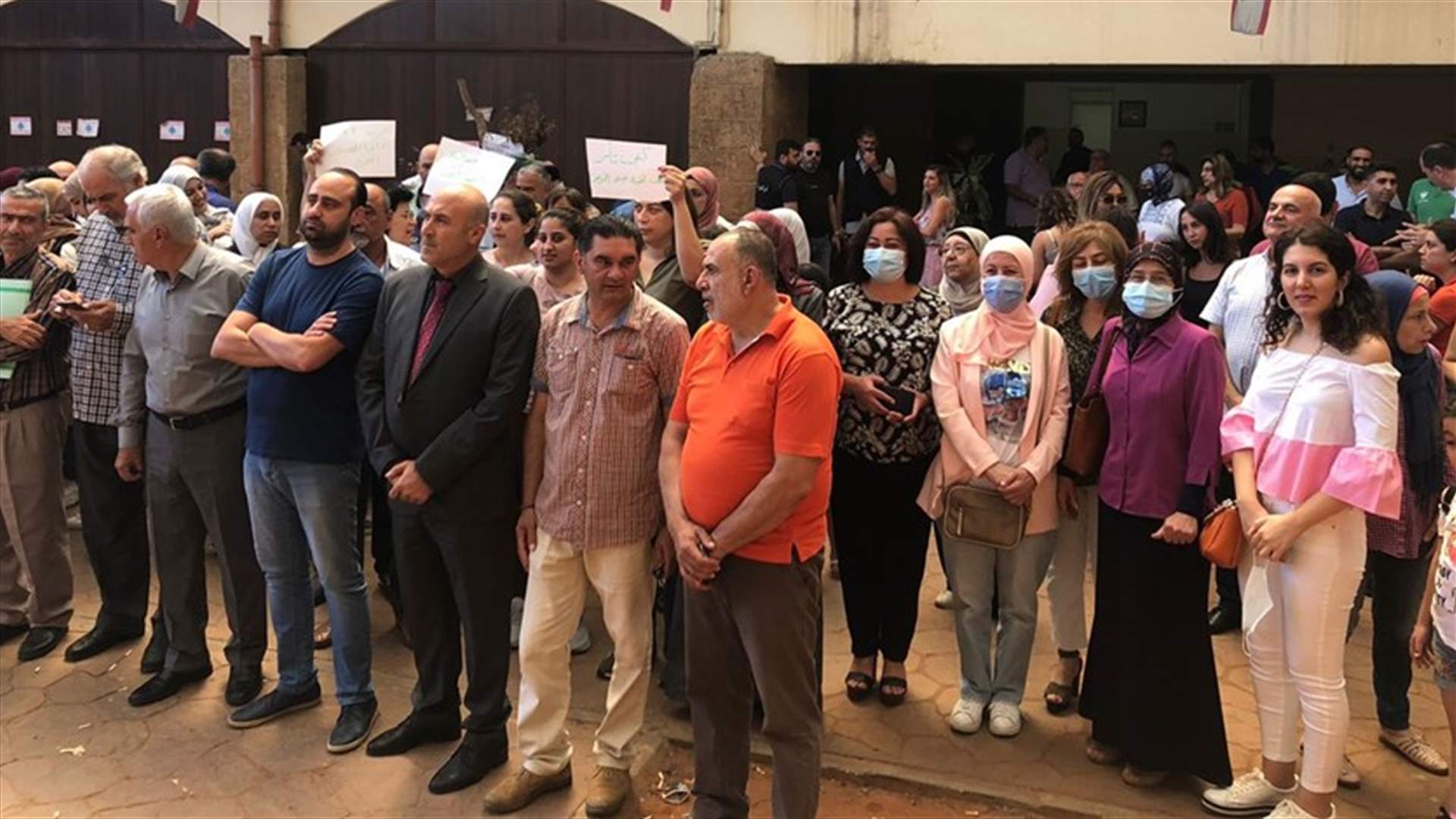 اعتصام احتجاجي لموظفي سرايا صيدا: سنصعد من تحركاتنا اذا لم نلق آذانا صاغية