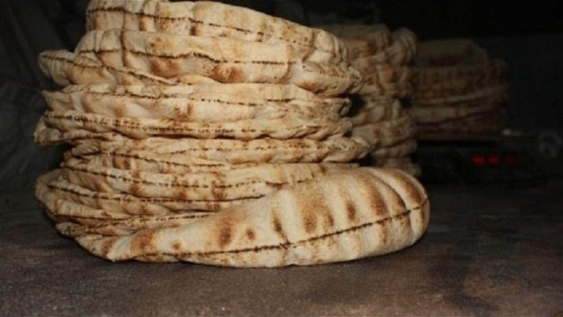 أهالي البترون ناشدوا المعنيين ضبط عمليات الاحتيال في بيع ربطة الخبز