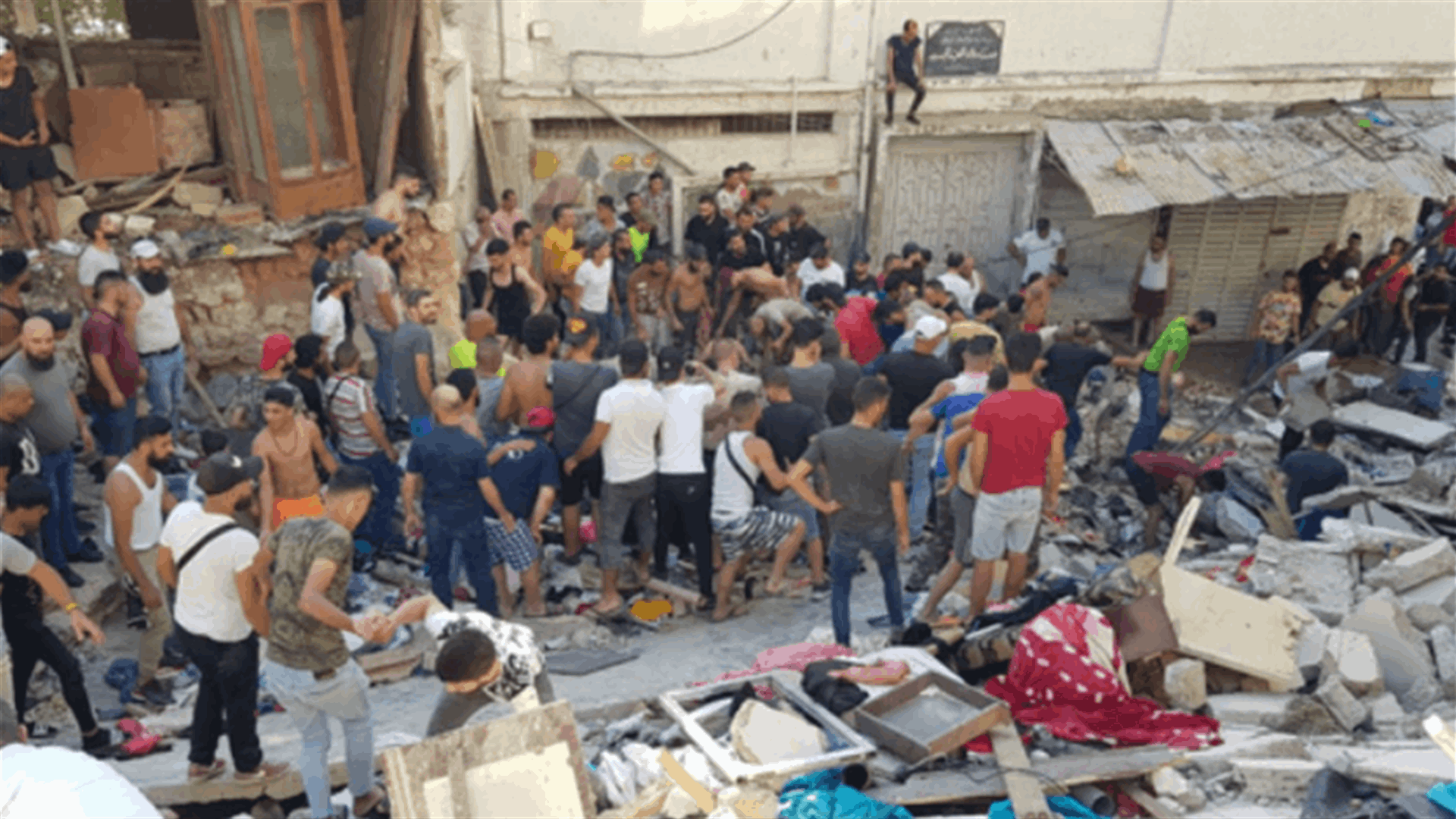 ميقاتي تابع حادثة انهيار مبنى في طرابلس: لاستقبال الجرحى على نفقة وزارة الصحة