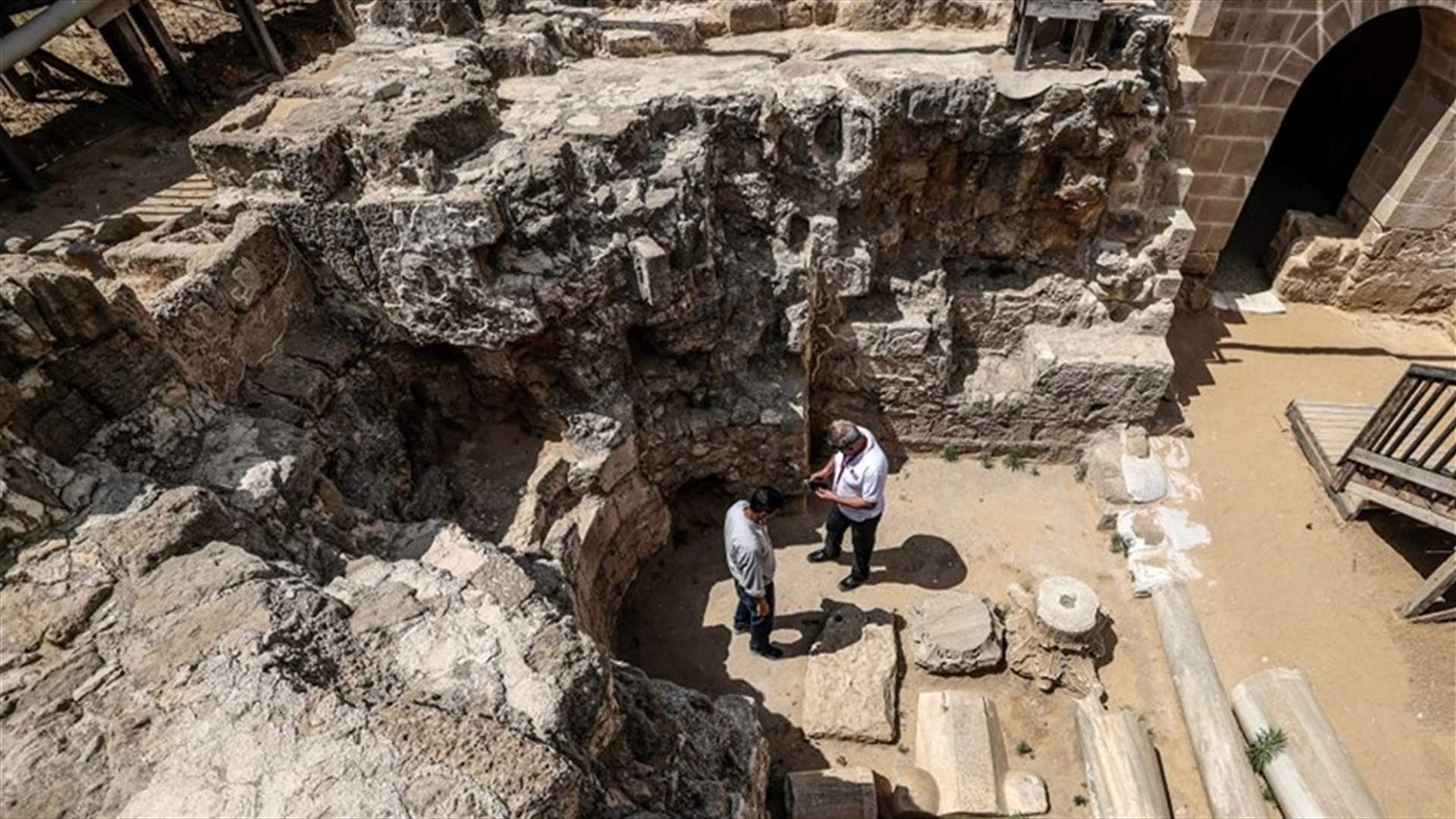 تحت المباني الخرسانية في غزة... العثور على بقايا مقبرة رومانية عمرها 2000 عام (صور)