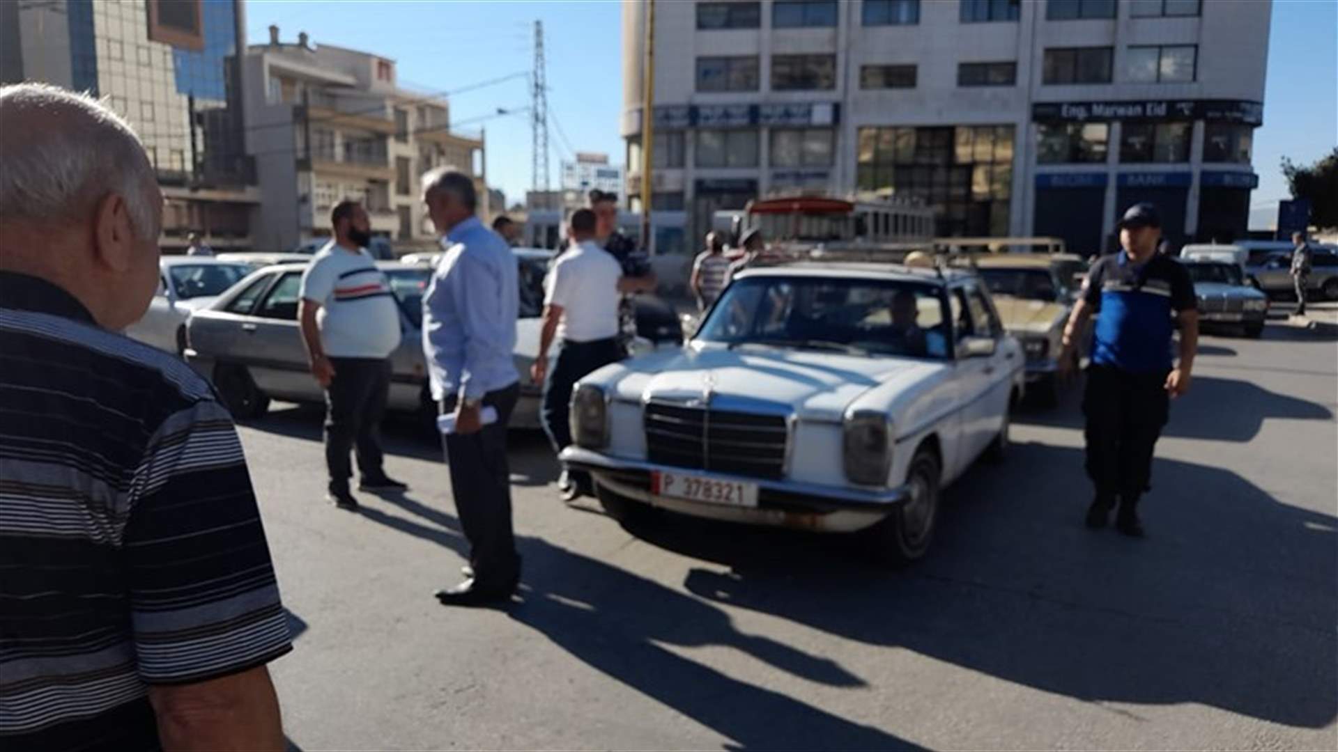 سائقو سيارات الأجرة في زحلة إحتجوا على زيادة عدد "التوك التوك" في المدينة