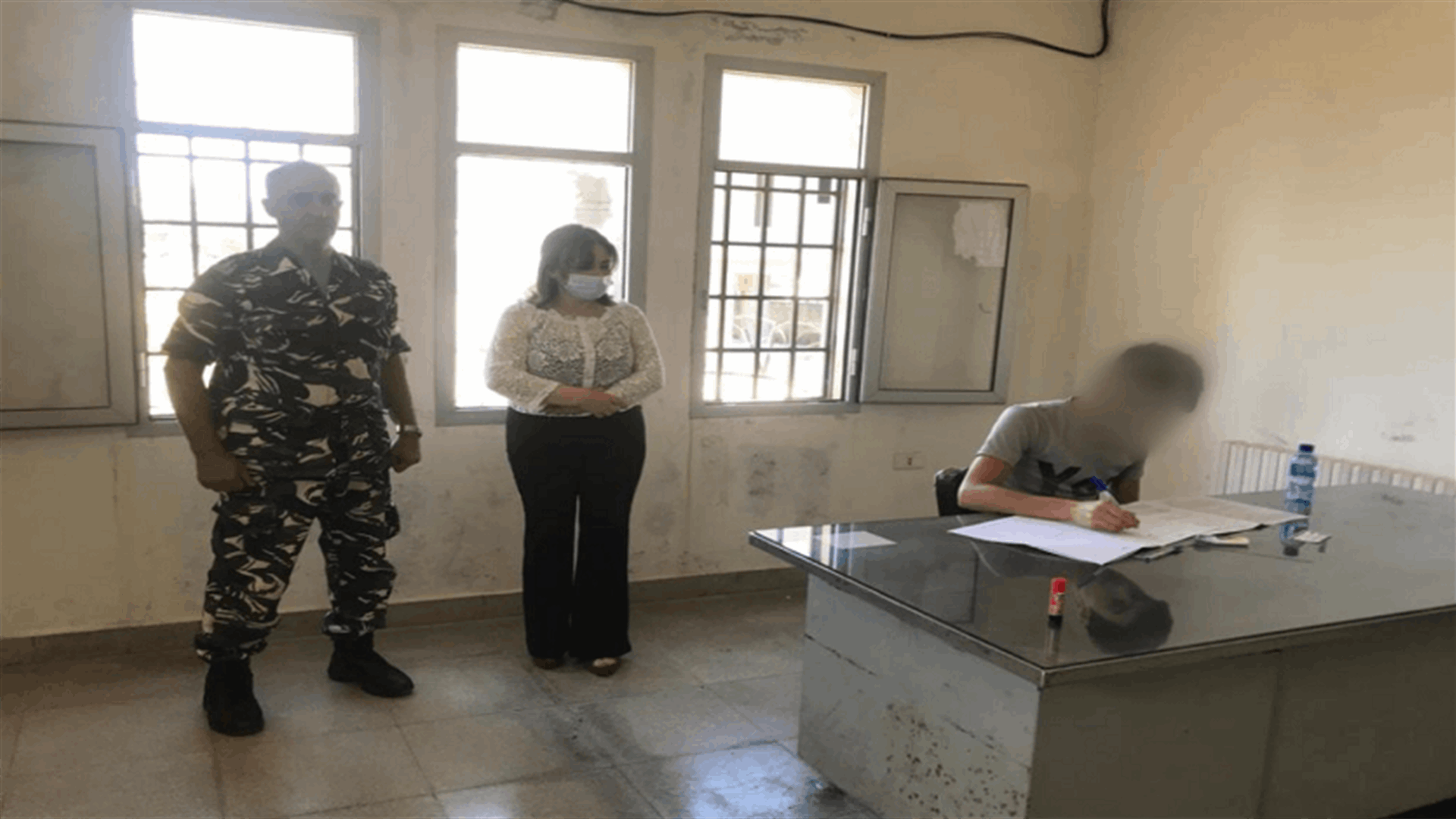 "العلم حق للجميع"... قوى الأمن تنشر صورة لطالب موقوف اثناء خوضه للامتحانات الرسمية