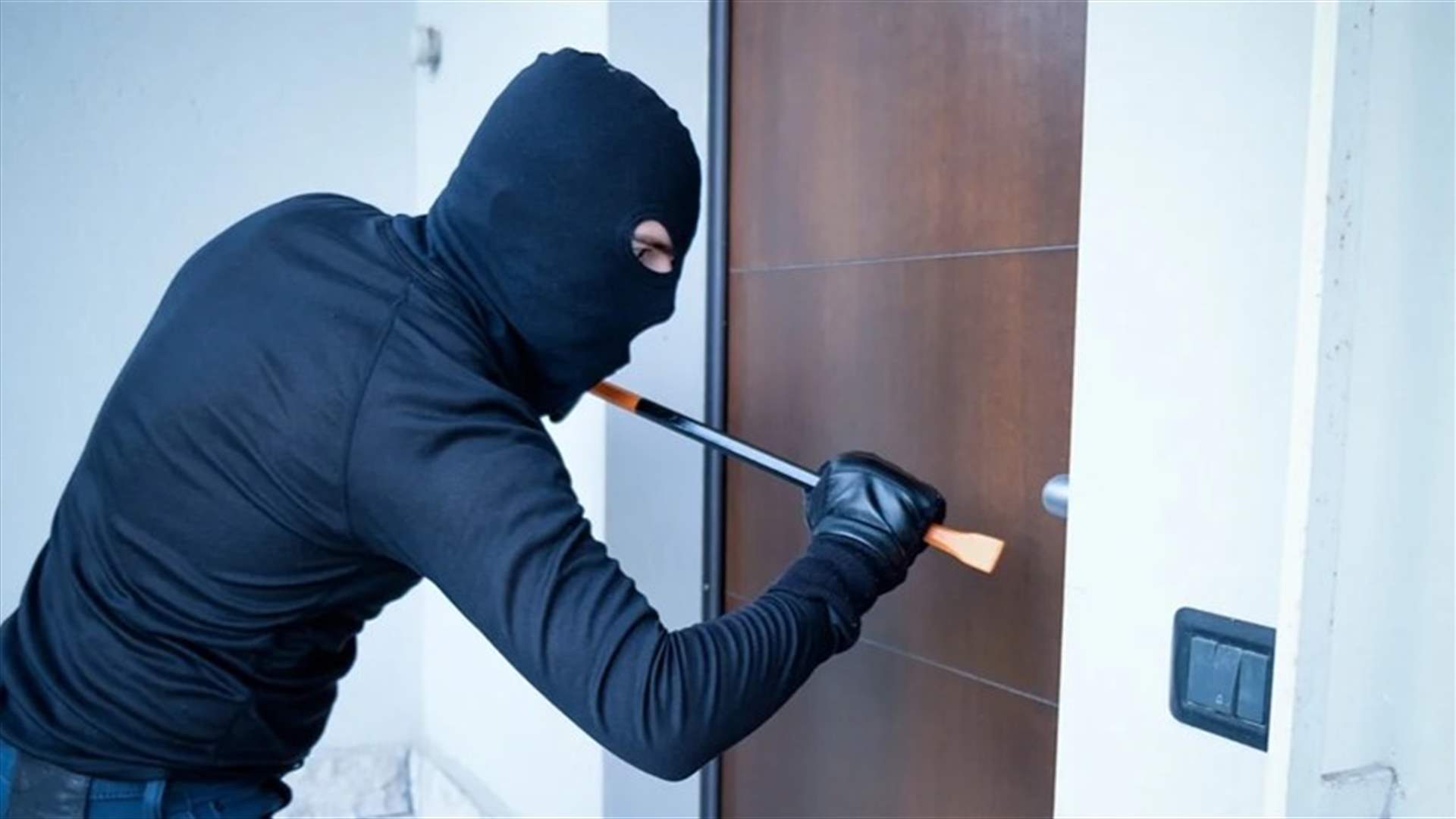 الشرطة التشيكية تبحث عن لص غريب من نوعه... يسترق النظرات إلى ضحاياه النيام!
