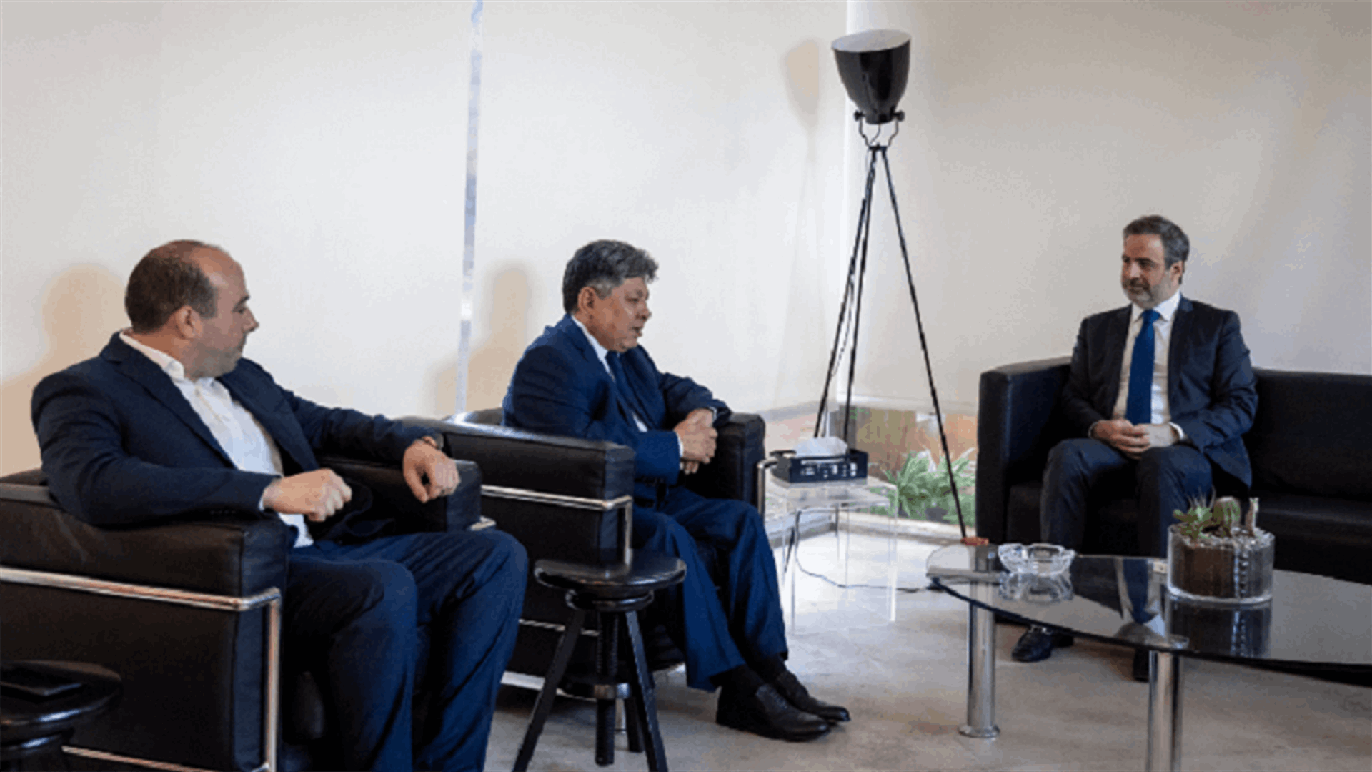 معوض يستقبل السفير الكازاخستاني