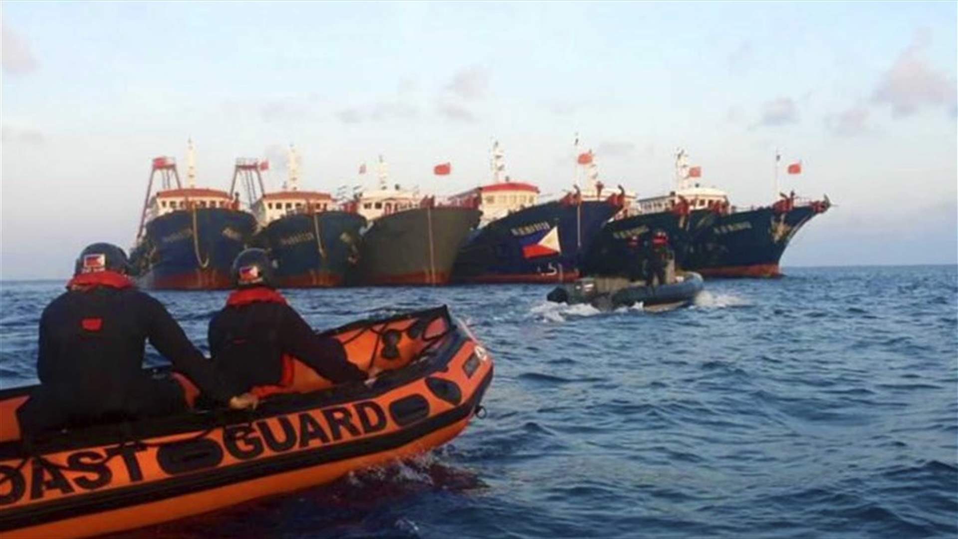 فقدان 27 شخصاً بعد انشطار سفينتهم بسبب إعصار في بحر الصين الجنوبي