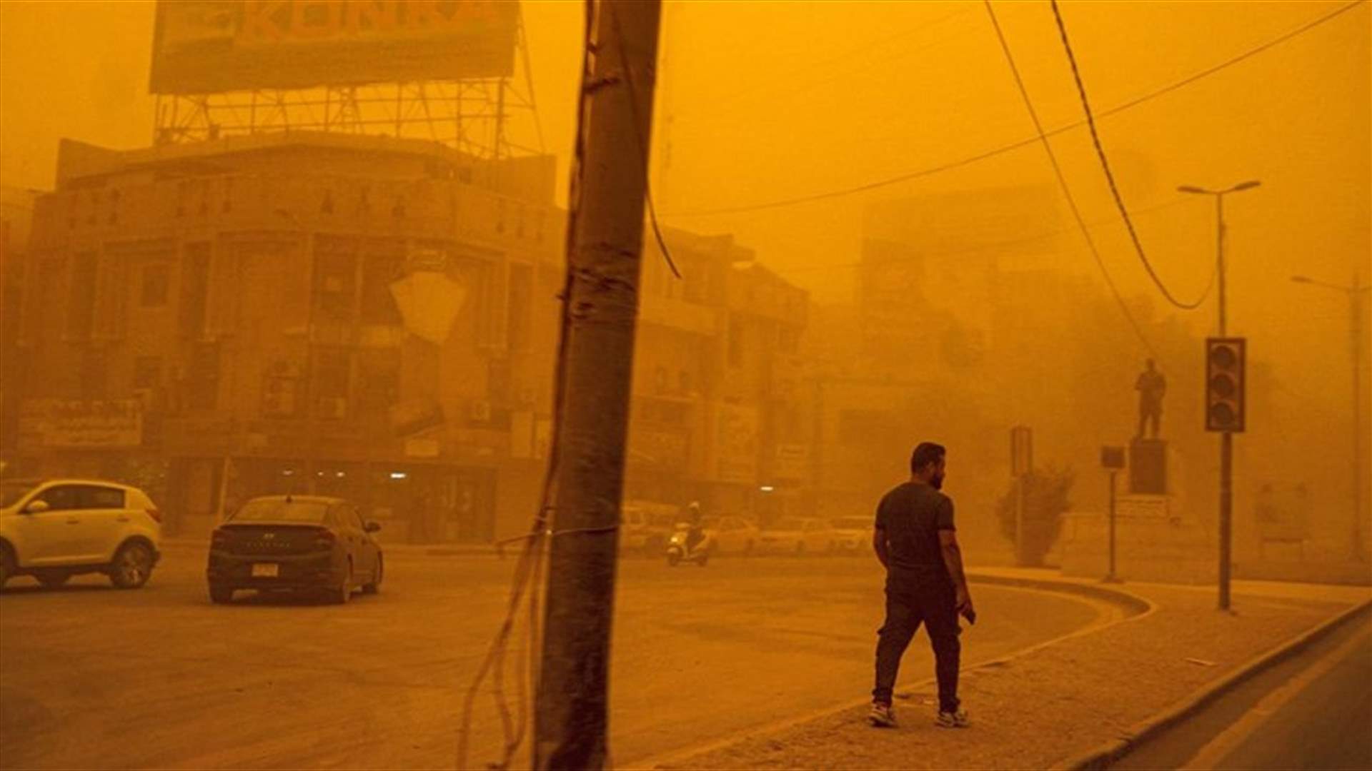 اغلاق مدارس وادارات حكومية في ايران بسبب عاصفة ترابية