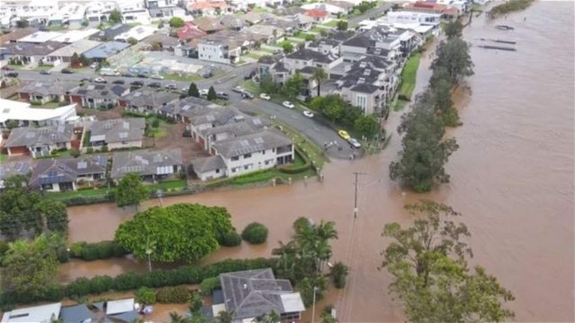 آلاف الأستراليين يفرون من بيوتهم بسبب الفيضانات والأمطار تتجه شمالا