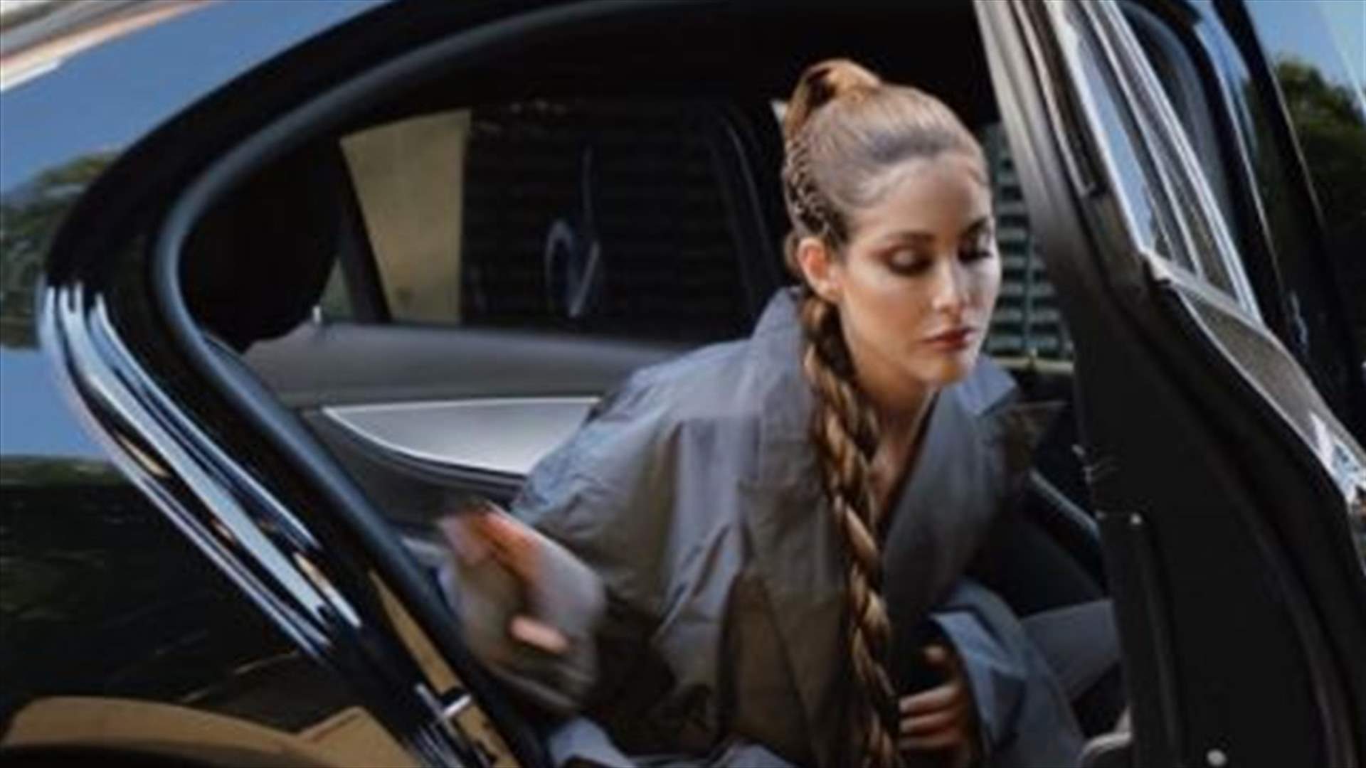 نور عريضة في أسبوع الموضة بباريس... ومتابعة تستفزّها بتعليق "مثل ملابس عامل النظافة"