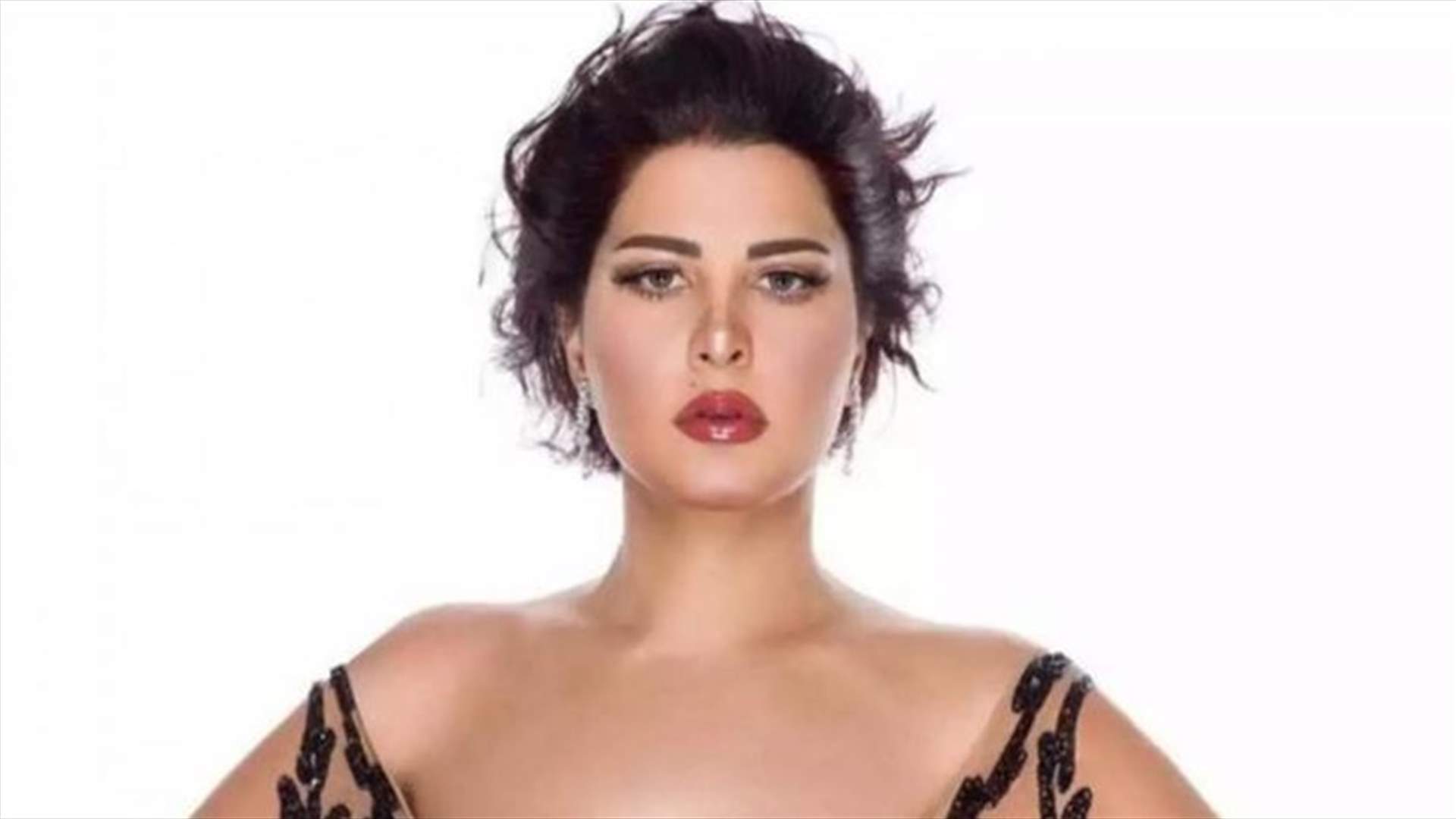 شمس الكويتيّة تبحث عن محامٍ &quot;شاطر&quot; لمقاضاة والدتها: &quot;تعويض عن كلّ نعال&quot;