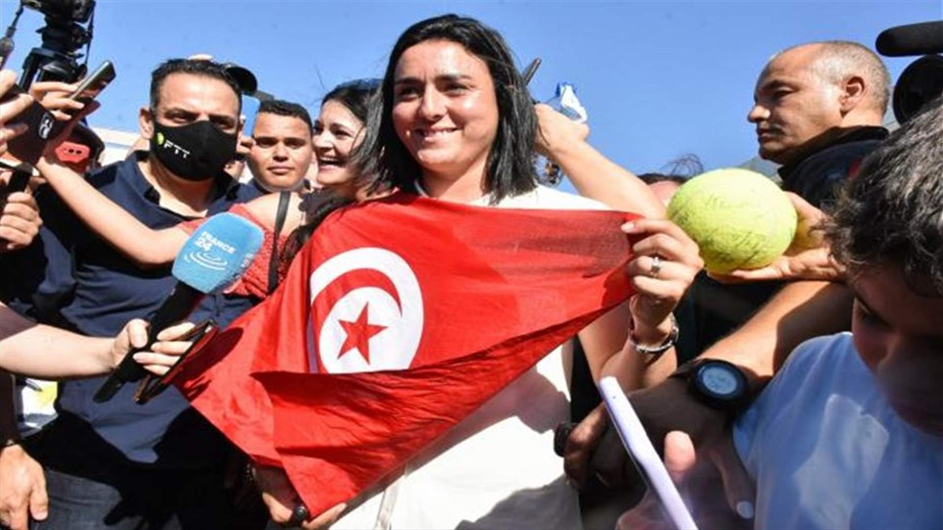 الشعب التونسي يحتفل بإنجاز نجمة التنس أنس جابر (صور)
