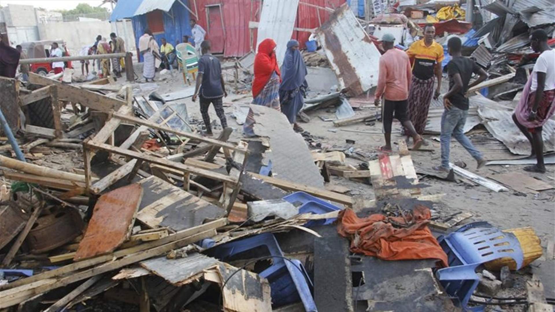 مقتل خمسة أشخاص بانفجار سيارة مفخخة استهدف فندقا في الصومال