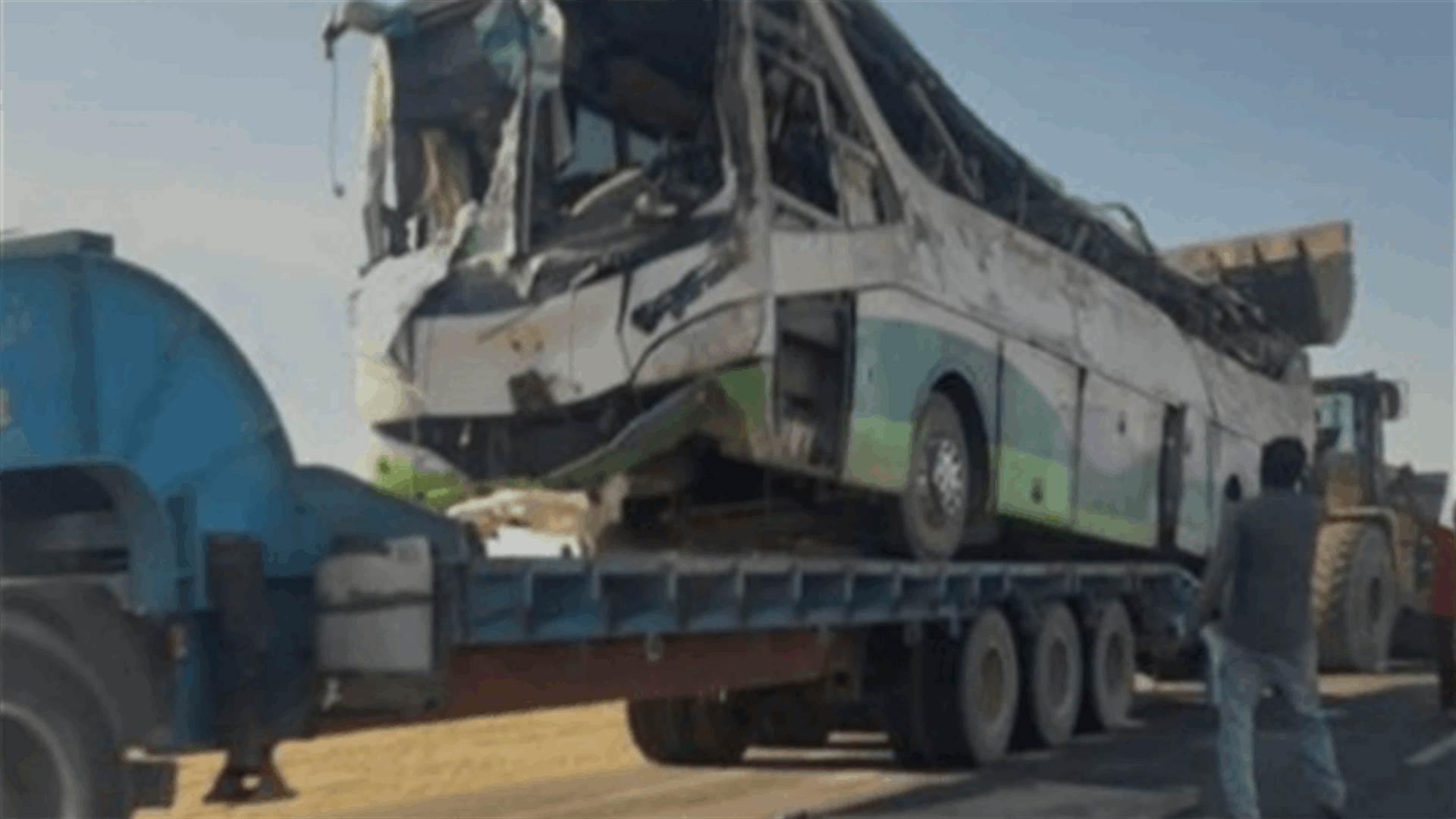 22 قتيلًا و33 جريحًا إثر اصطدام حافلة ركاب بشاحنة في جنوب مصر