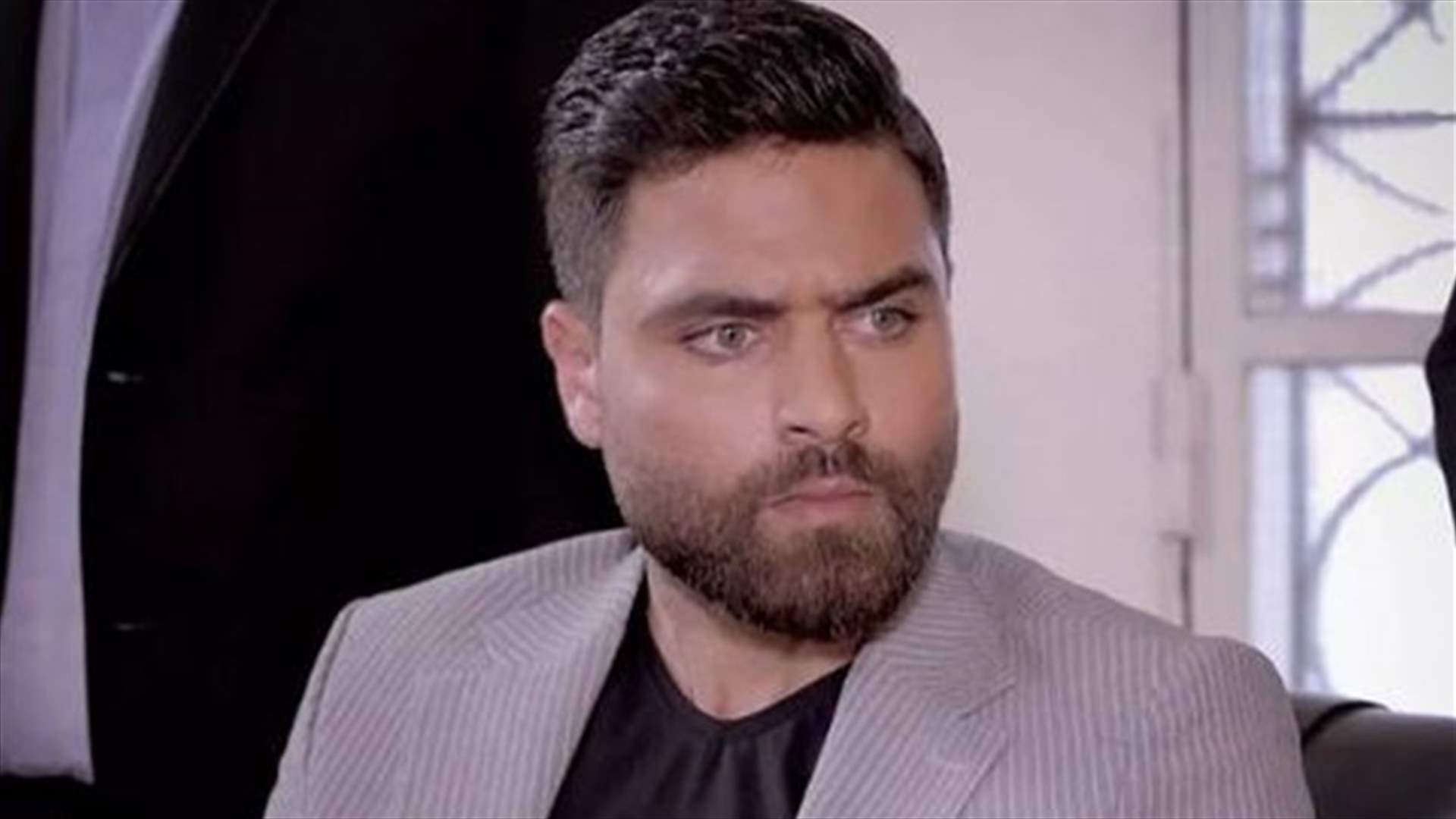 حسين فنيش يدخل القفص الذهبي... شاهدوا نجم "موجة غضب" مع عروسه الحسناء