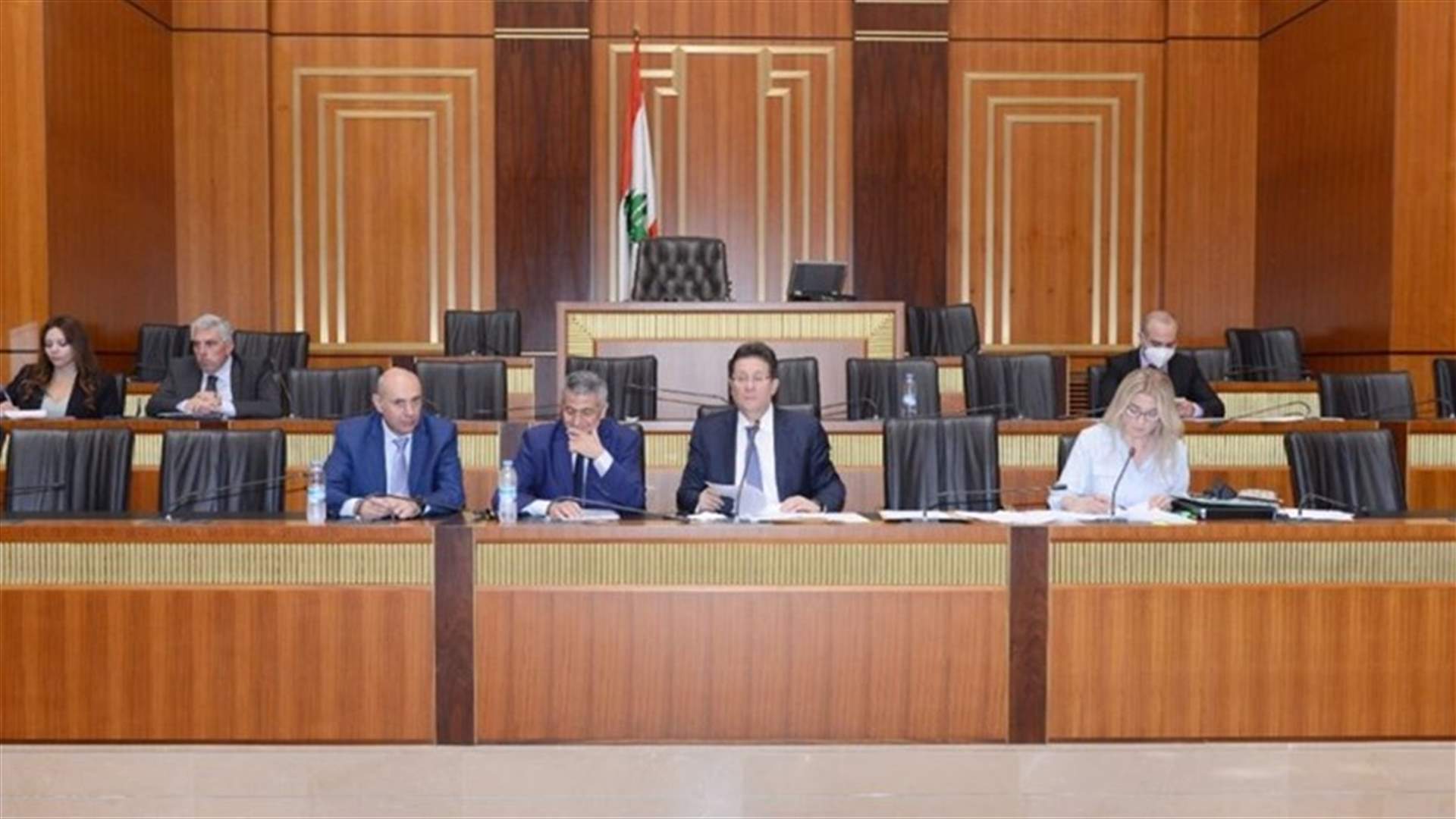 كنعان تسلم ايضاحات وزارة المال عن سعر الصرف..وهذا ما اقرّته لجنة المال..