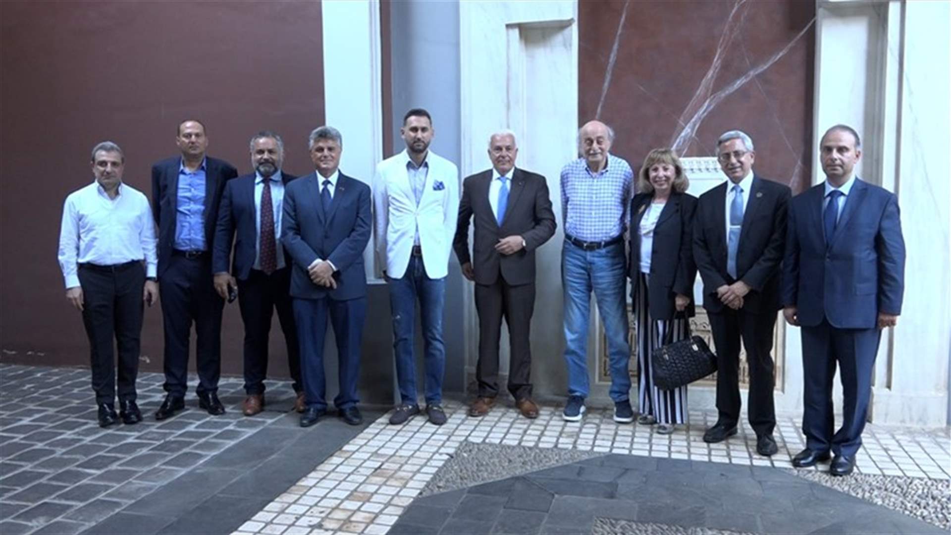 التطورات السياسيّة في لبنان والمنطقة حضرت خلال اجتماع جنبلاط مع وفد من لجنة التنسيق اللبنانيّة الأميركيّة