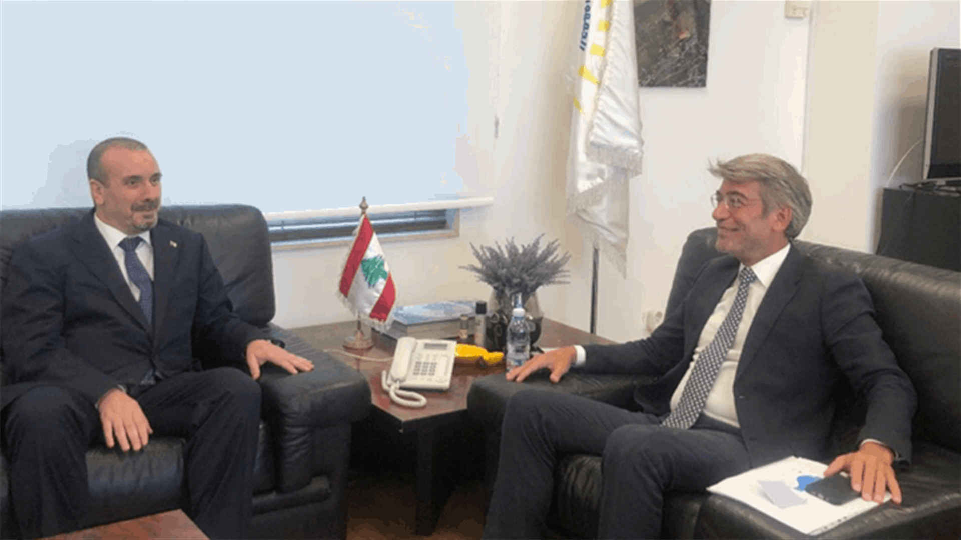 وزير الطاقة يلتقي سفير الجزائر وسفير لبنان لدى الجزائر