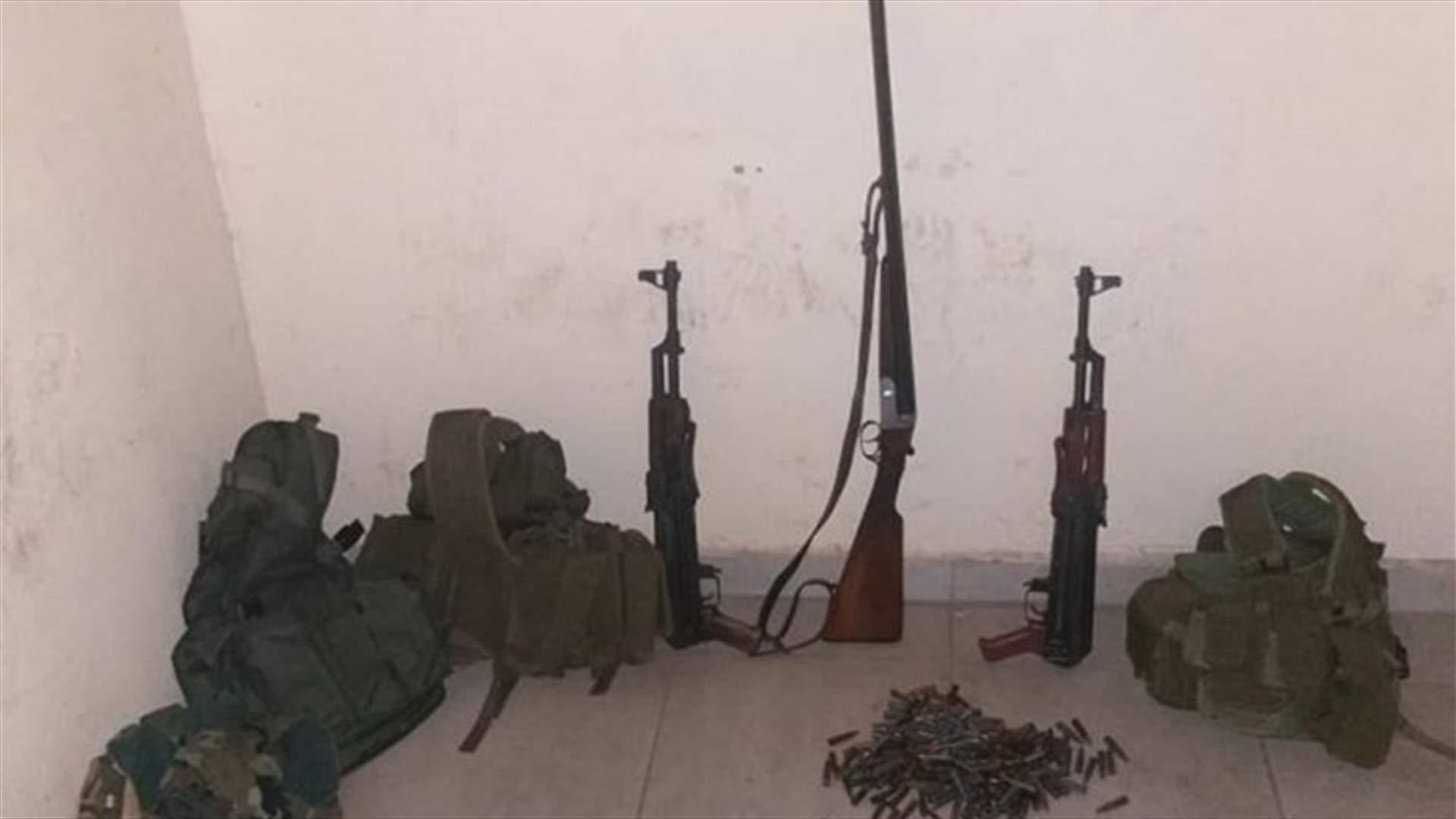 الجيش: فض إشكال عائلي وتنفيذ عمليات دهم في وادي خالد