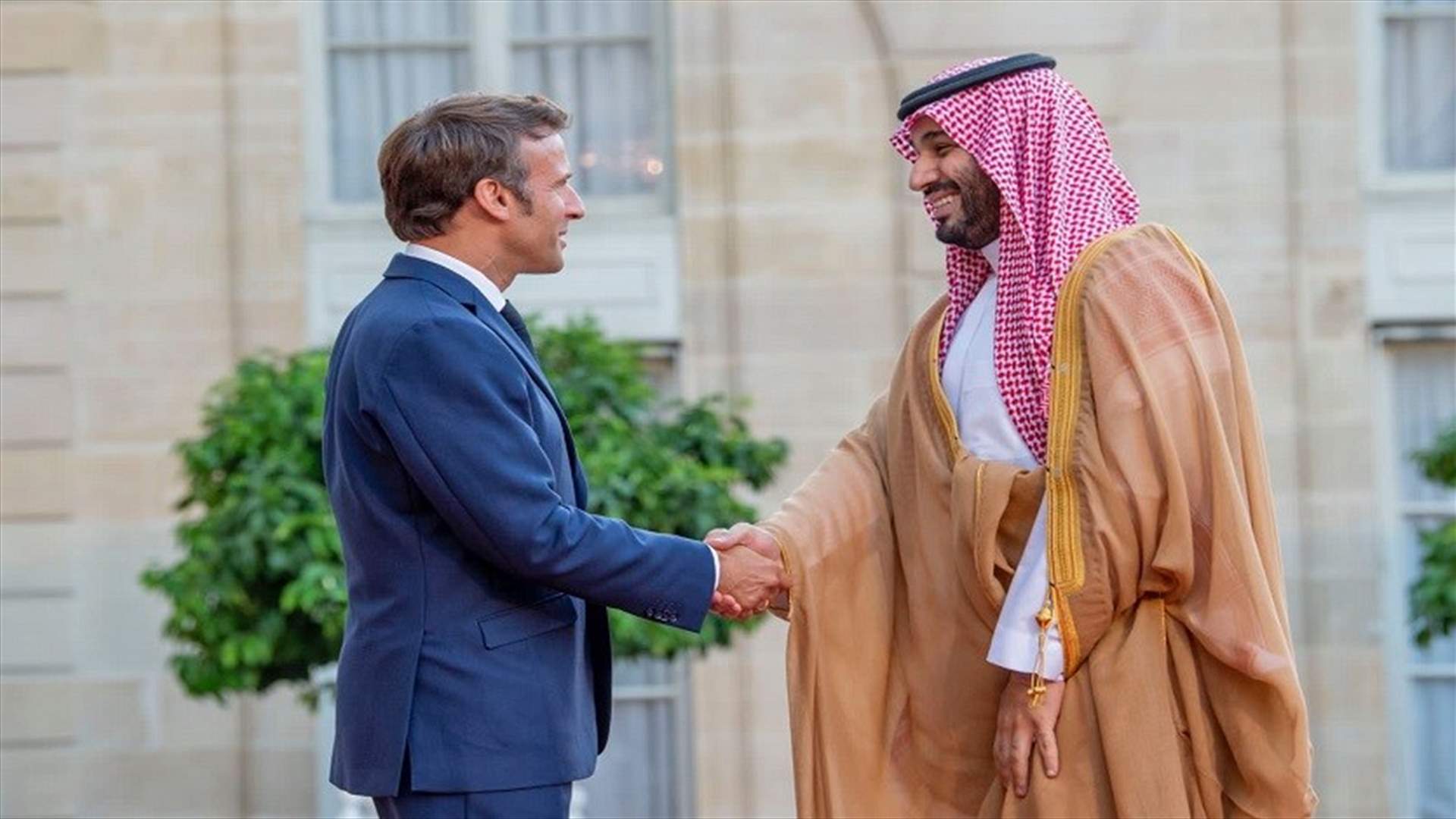ماكرون يصافح مطولا ولي العهد السعودي (صور + فيديو)