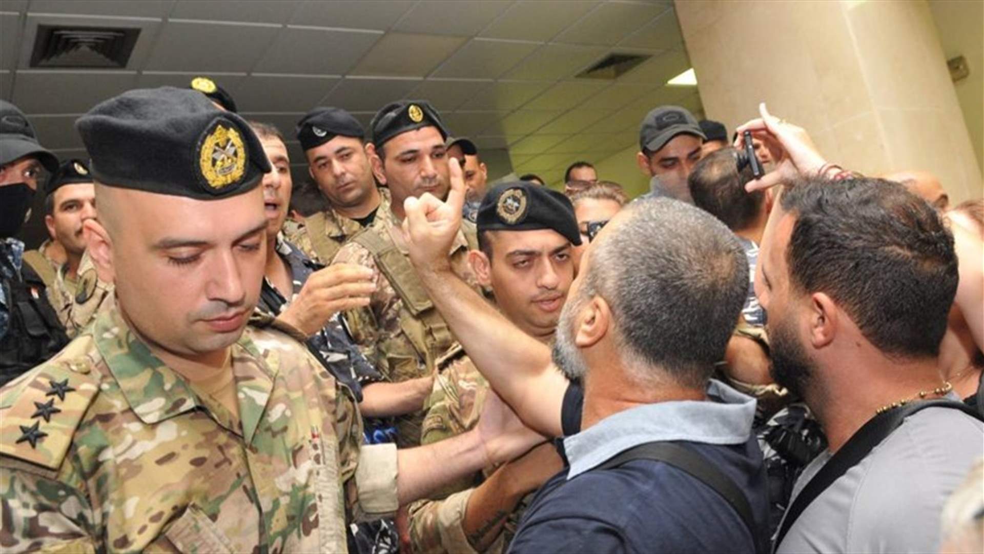 &quot;الحربية&quot; تجمع عون وميقاتي: كل على سلاحه! (نداء الوطن)