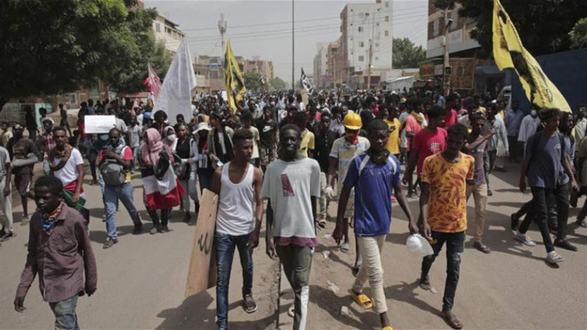 سودانيون يتظاهرون في العاصمة مطالبين بإنهاء الحكم العسكري