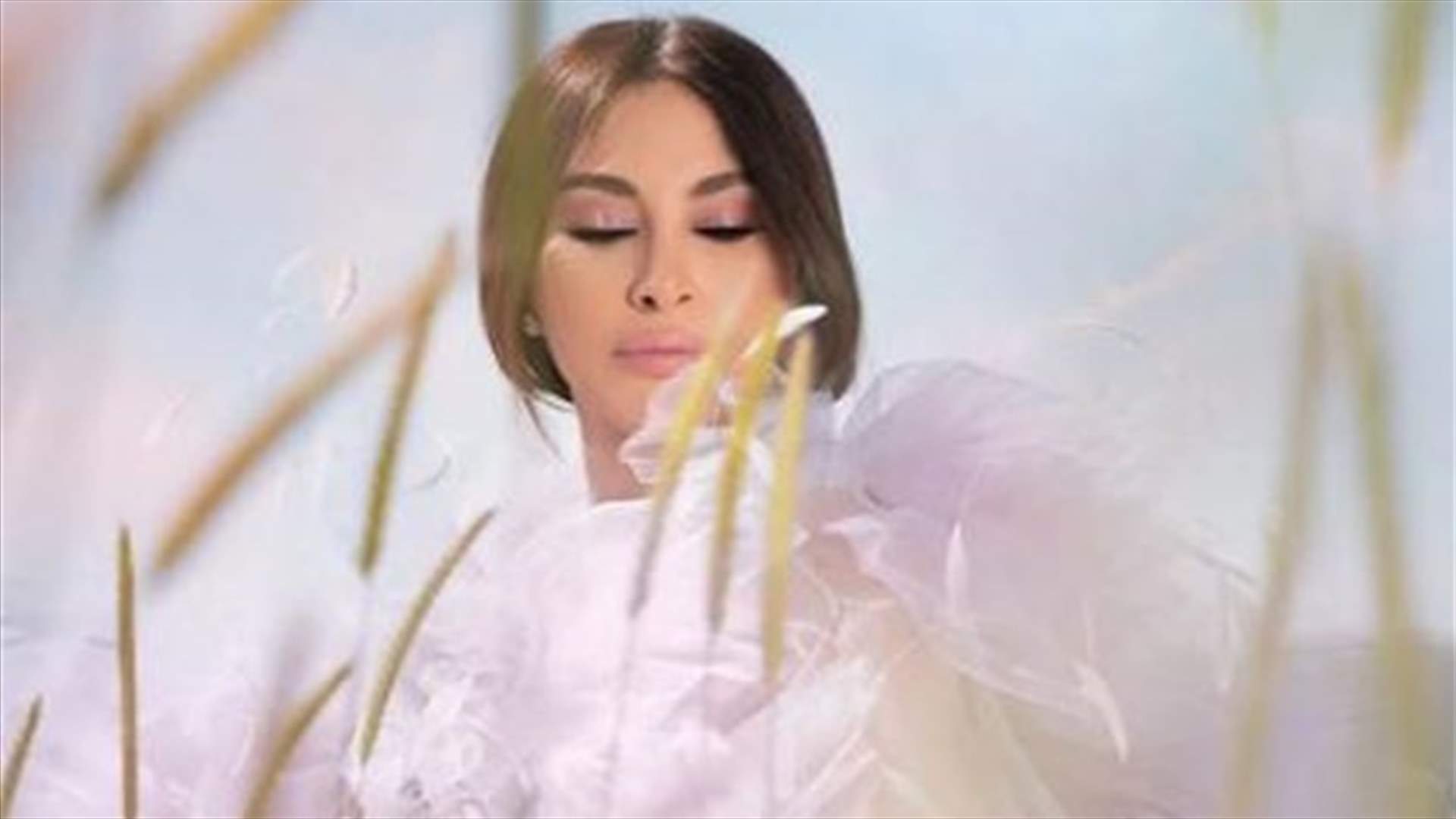 إليسا تفتح النار على شاعر وملحن: &quot;واحد بيردح وواحد بيتقّل حكي&quot;