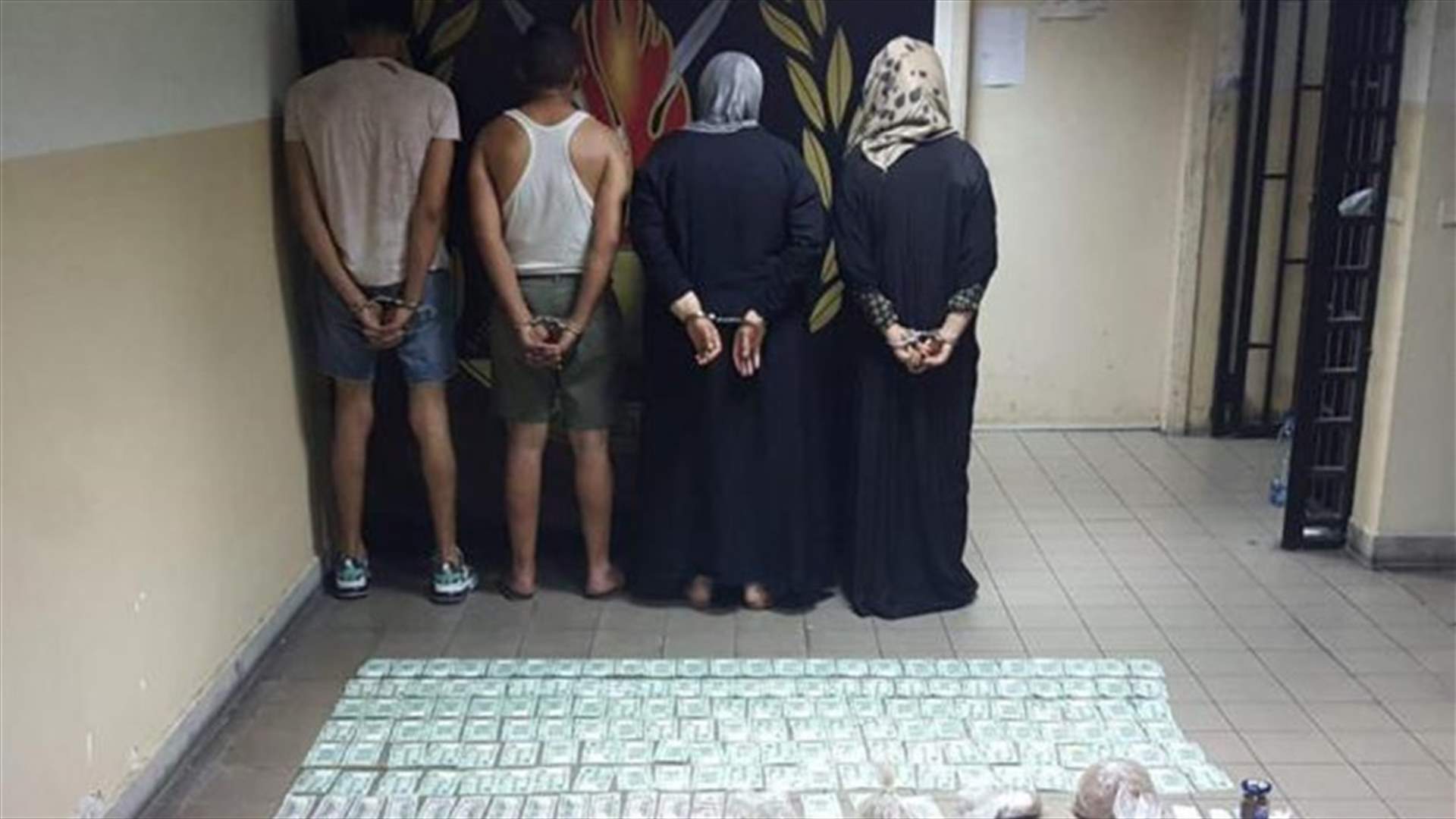 يقوم وزوجتيه وشريكه بترويج وتجارة المخدرات ضمن مناطق جبل لبنان...فوقعوا في قبضة شعبة المعلومات