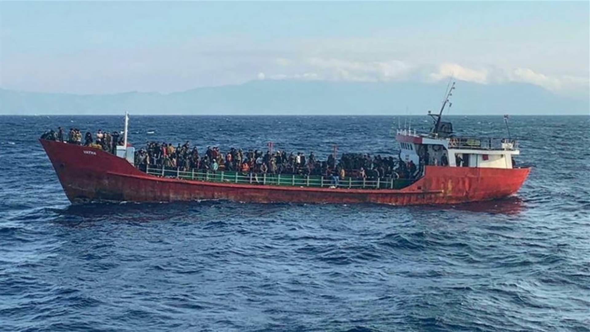 Up to 50 migrants missing after boat sinks off Greece