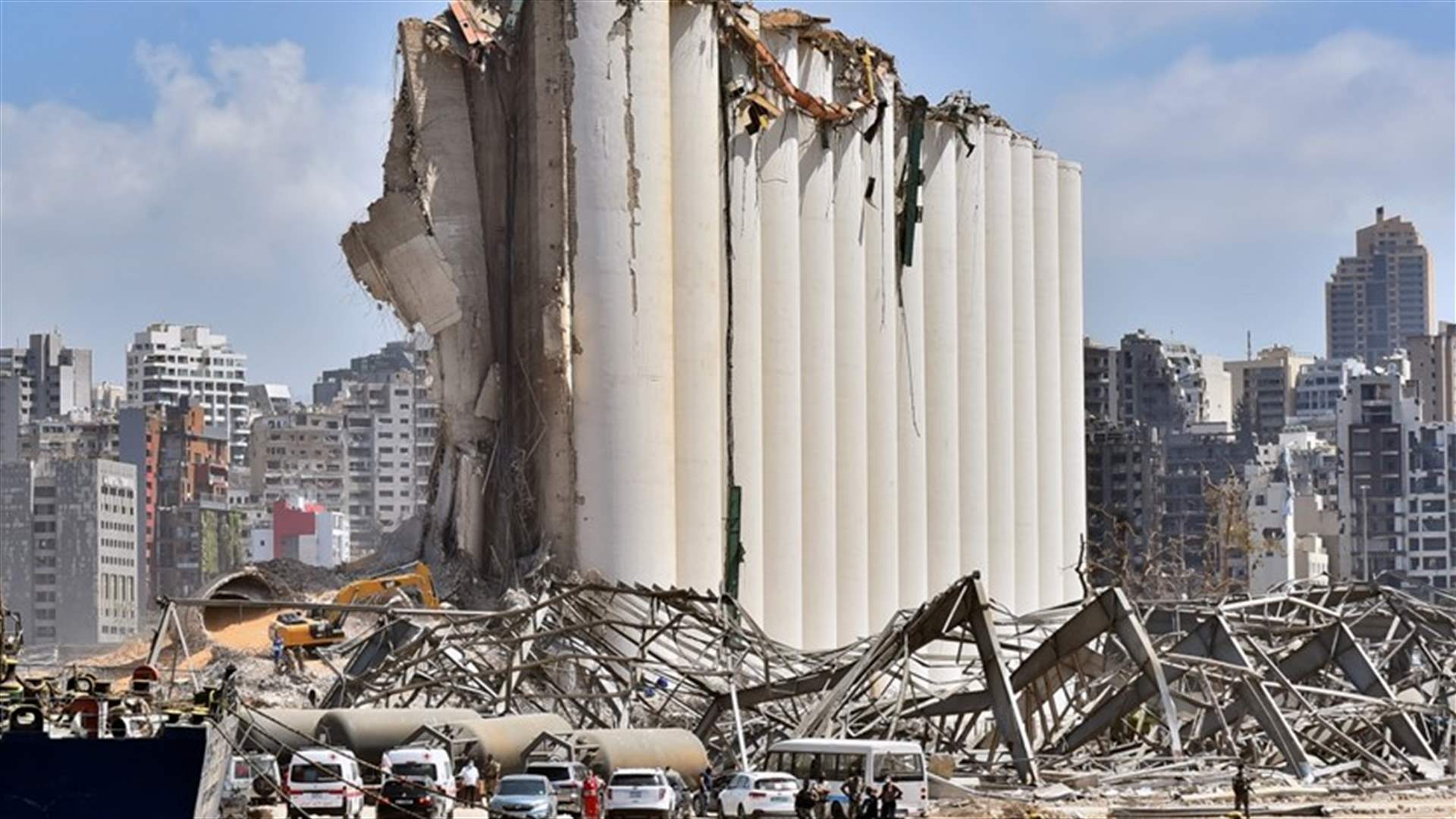 الحملة التضامنية لحماية إهراءات مرفأ بيروت: للعمل فورًا على إخماد الحريق المندلع في المرفأ وإزالة الحبوب المتبقية في الإهراءات