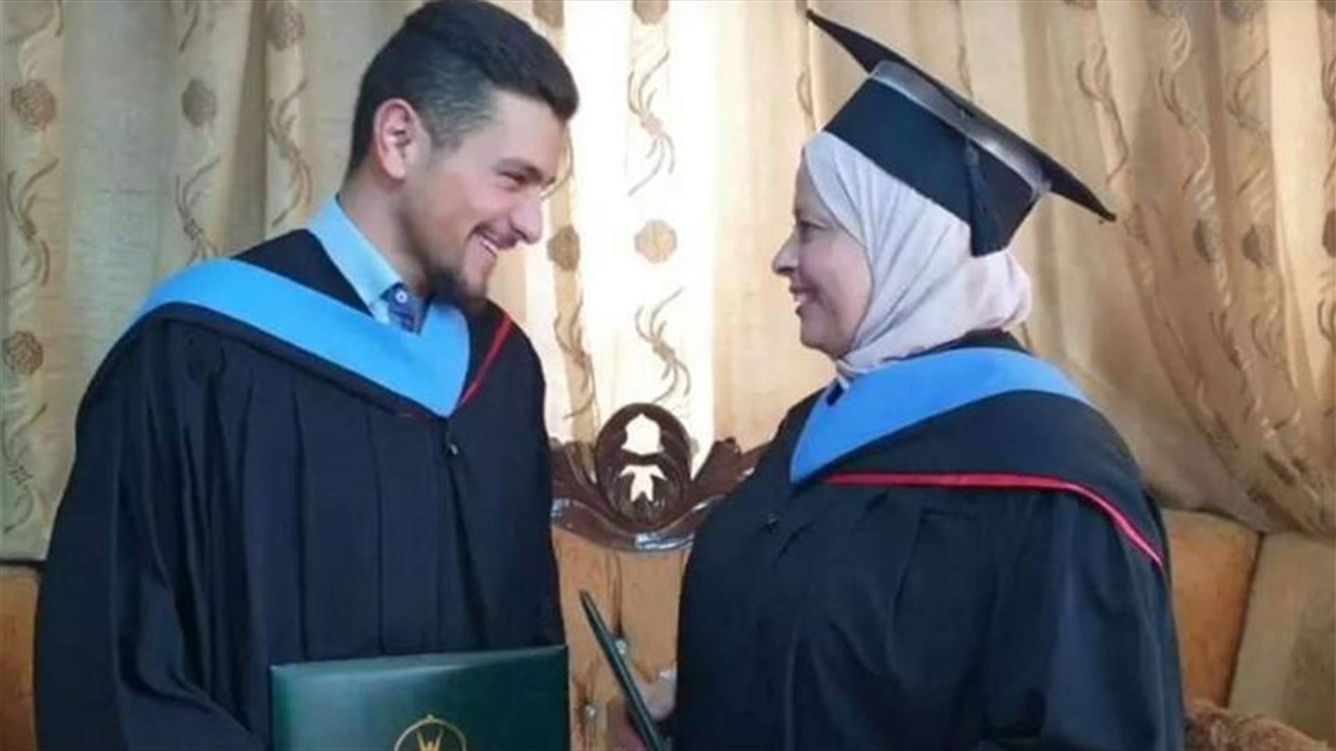 أردنية وابنها يتخرجان معاً من الجامعة... درسا الاختصاص نفسه! (صور)