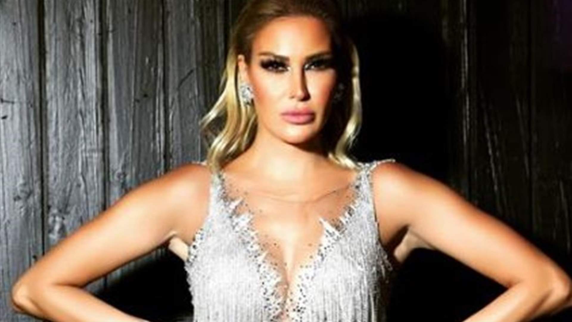 كريستينا صوايا تحتفل بعيد ميلادها بفستانٍ جريء على ايقاع "للصبية الملكة" (صور)